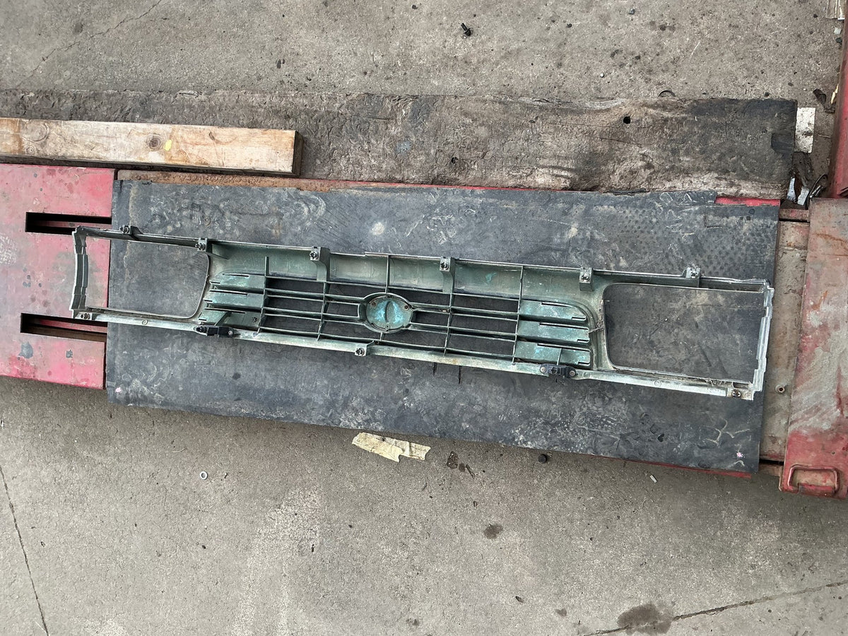 1994 Toyota Surf - Front Grille - (TAG18537)