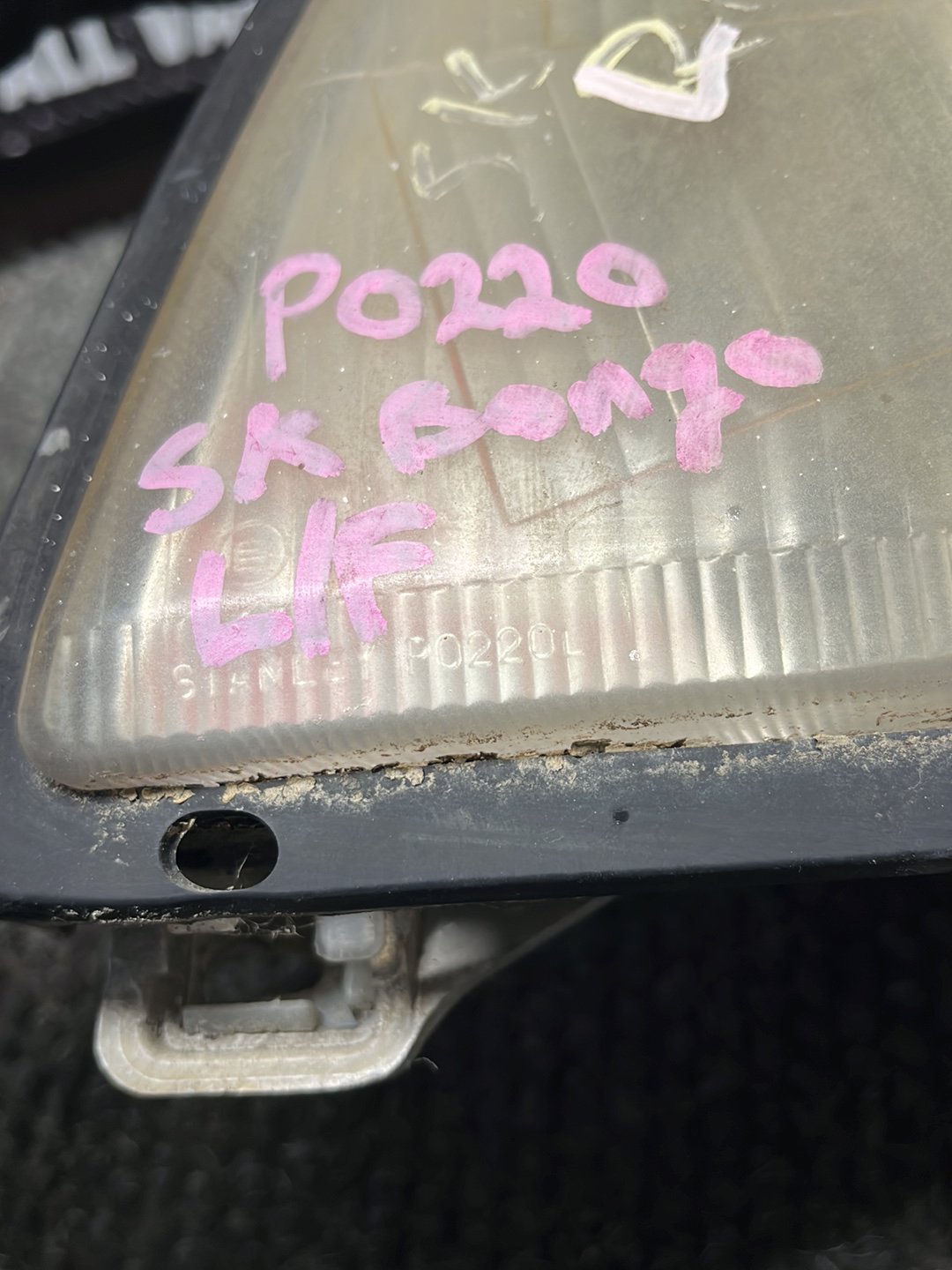 2000 Mazda Bongo Van SK- Left Headlight- (TAG9193)