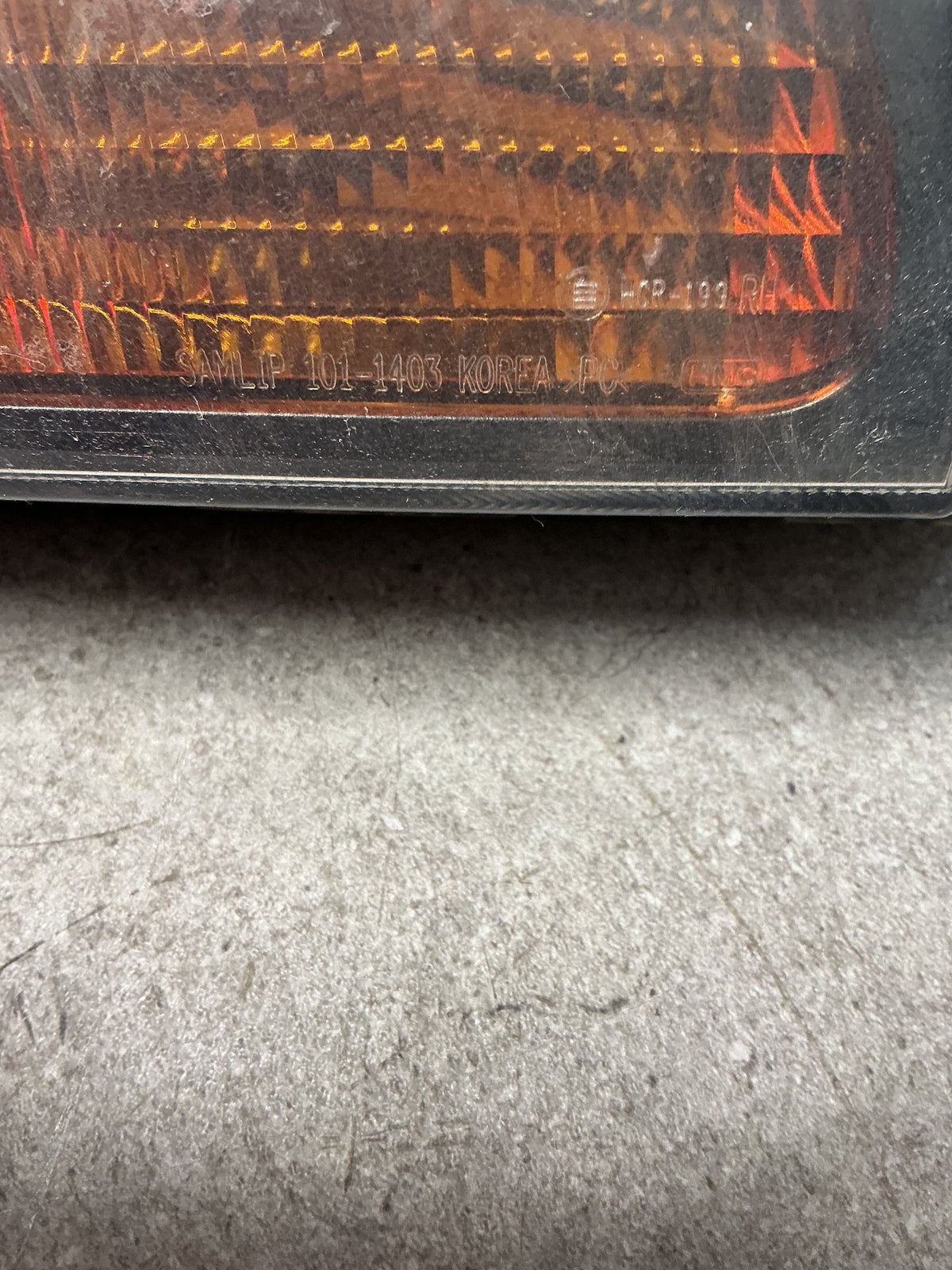 2010 Hyundai Tucson- Right Headlight- (TAG14553)