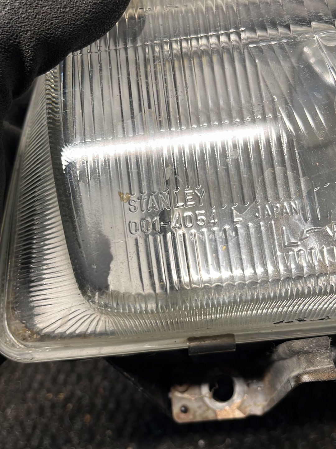 1984-1986 Ford Econovan- Left Headlight- (TAG9380)