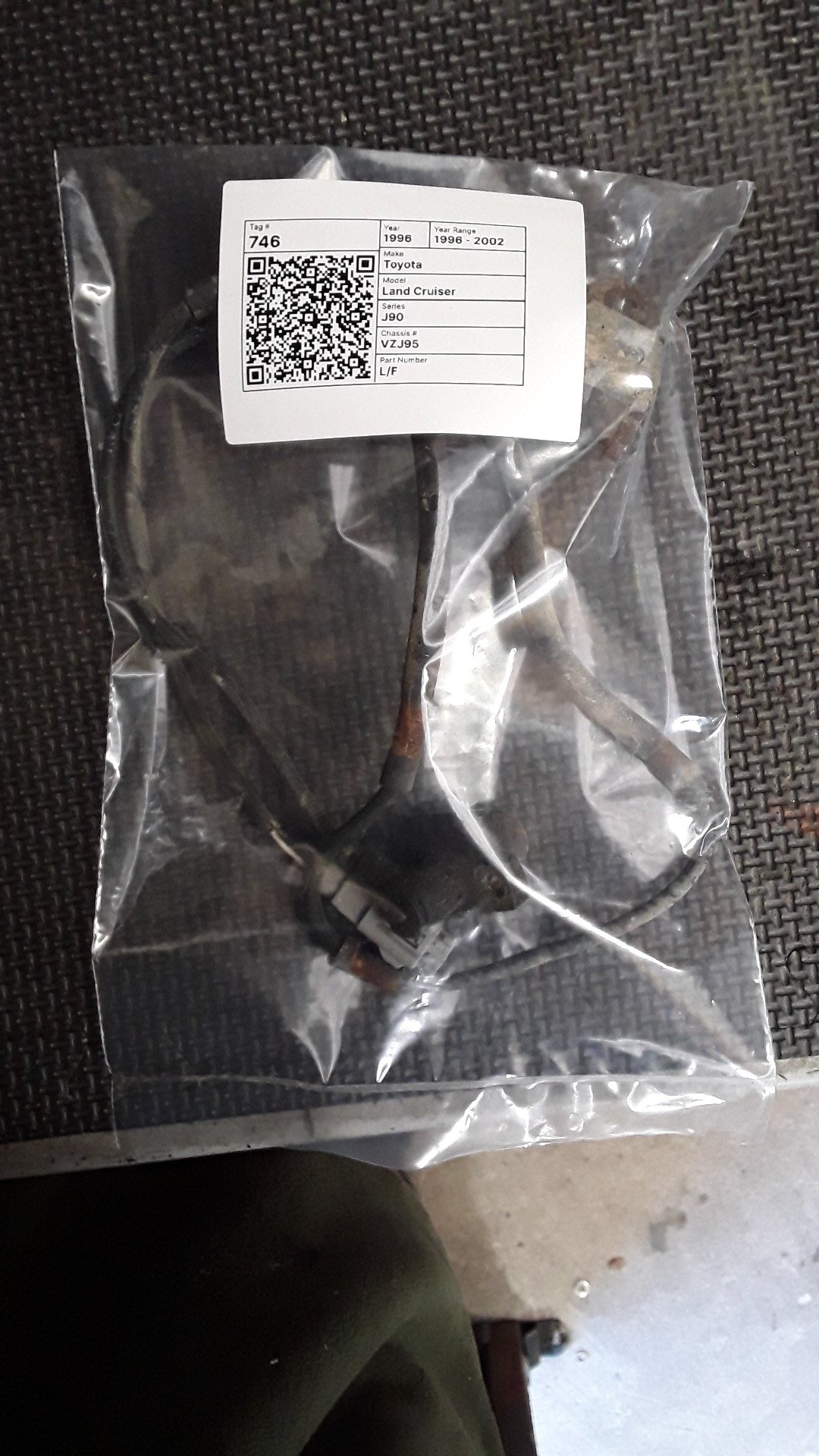 1996-2002 Toyota Land Cruiser J90 VZJ95- Left Front ABS Sensor- (TAG746)
