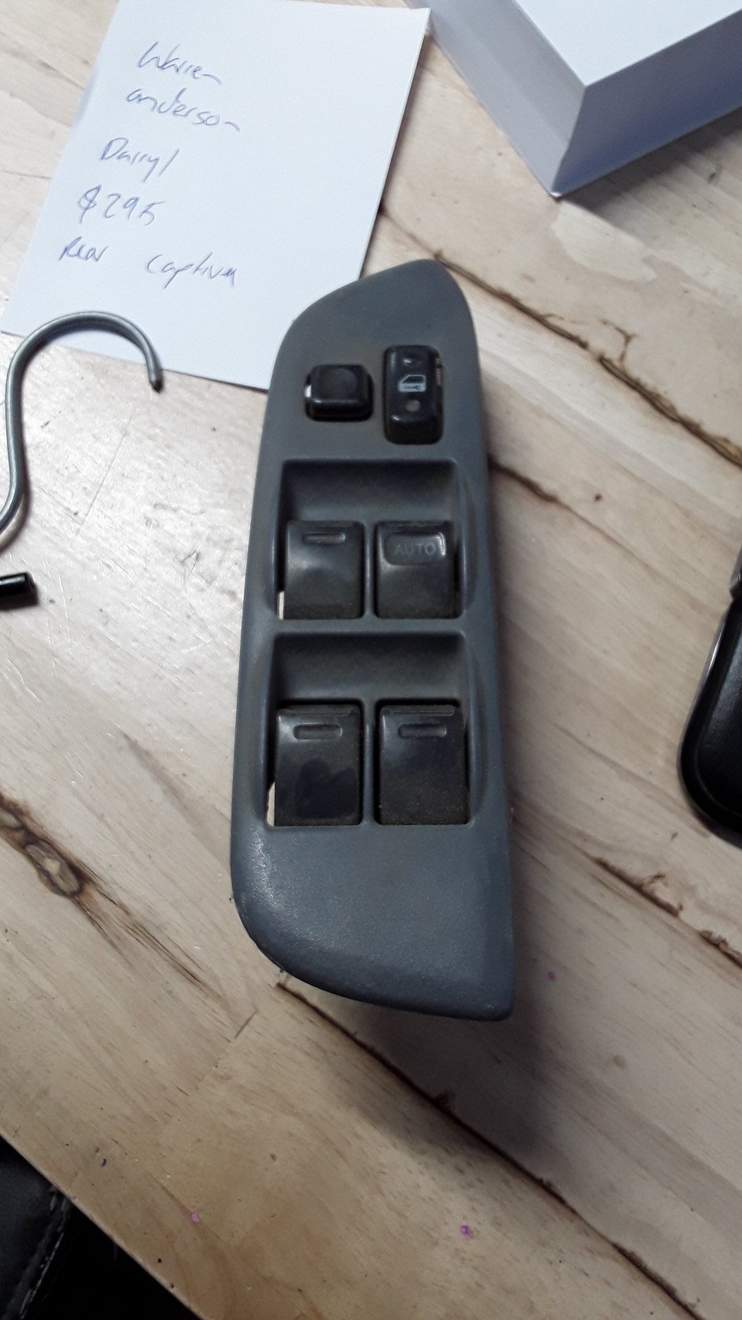 2000-2005 Toyota RAV4 ACA21- Master Power Window Switch- (TAG1436) PN: 8482042080