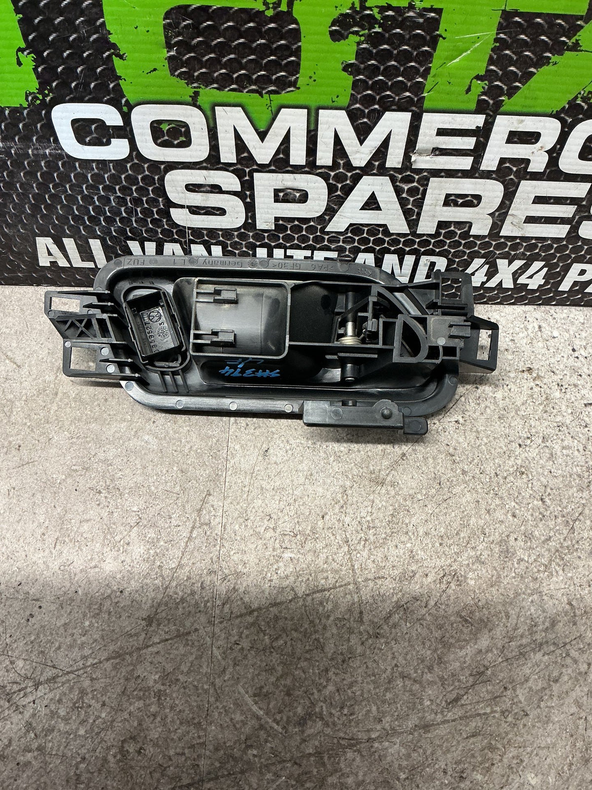 2013 Volkswagen Amarok- Left Front Door Interior Handle- (TAG15445)