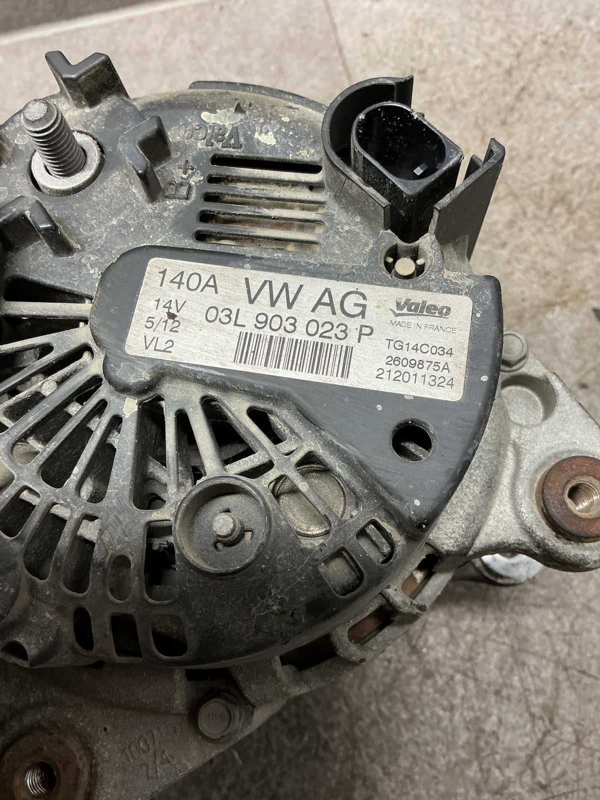 2013 Volkswagen Amarok- Alternator- (TAG17489)