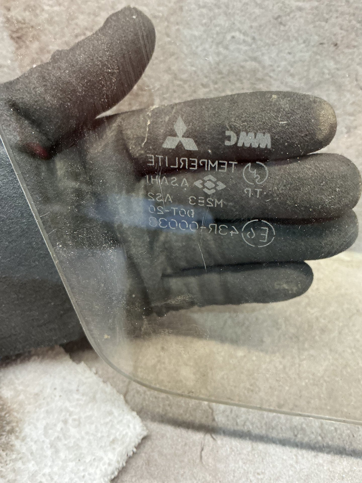 1991 Mitsubishi Pajero V23 - Right Front Door Glass - (TAG18957)