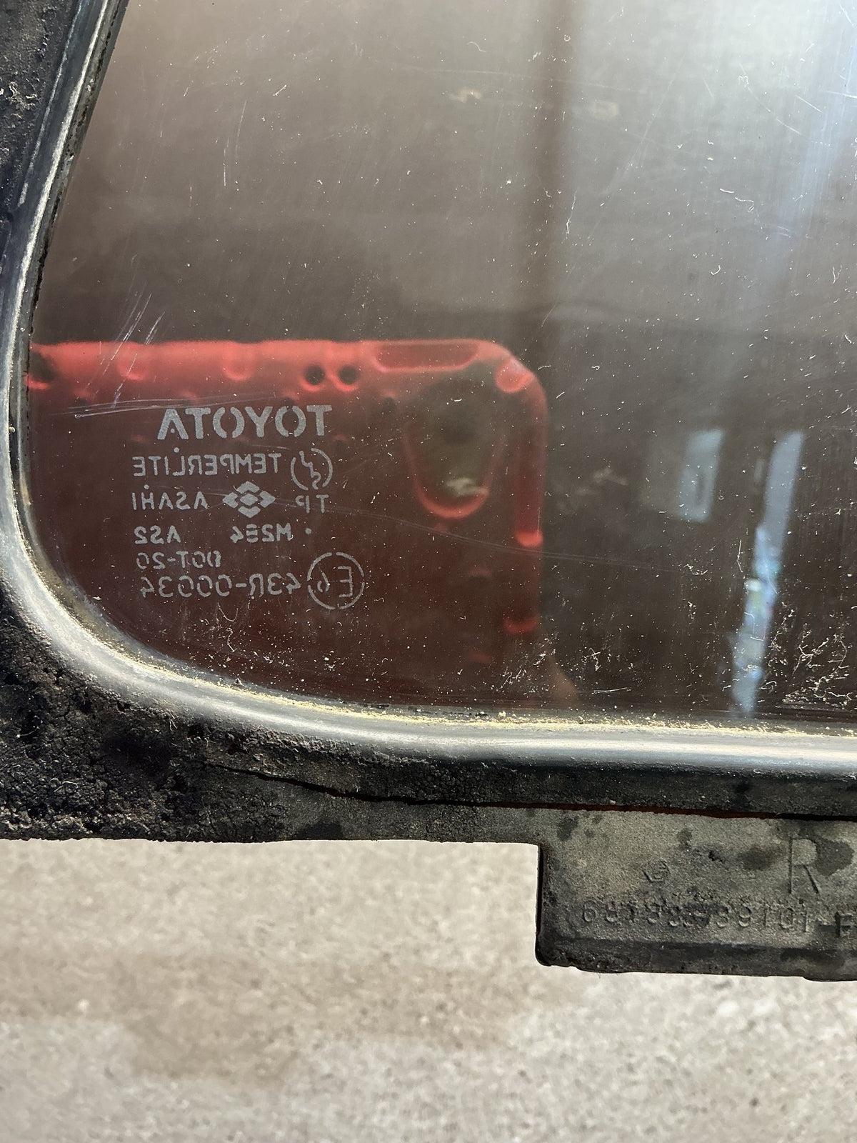 1994 Toyota Hilux Surf KZN130- Right Rear Quarter Door Glass- (TAG13456)
