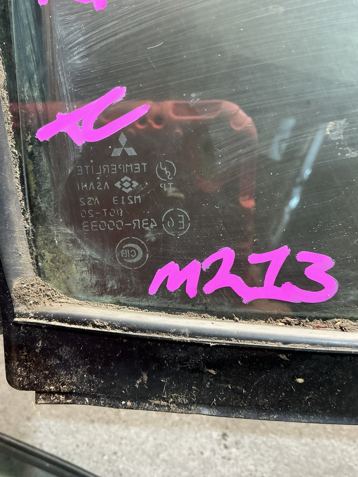 2000-2003 Mitsubishi Pajero V75 - Right Rear Quarter Door Glass - (TAG18759)