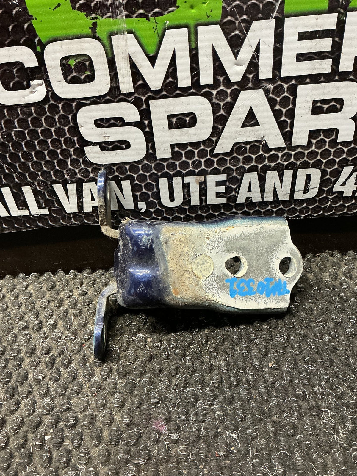 2012 Holden Captiva 5- Right Front Door Bottom Hinge- (TAG10331)