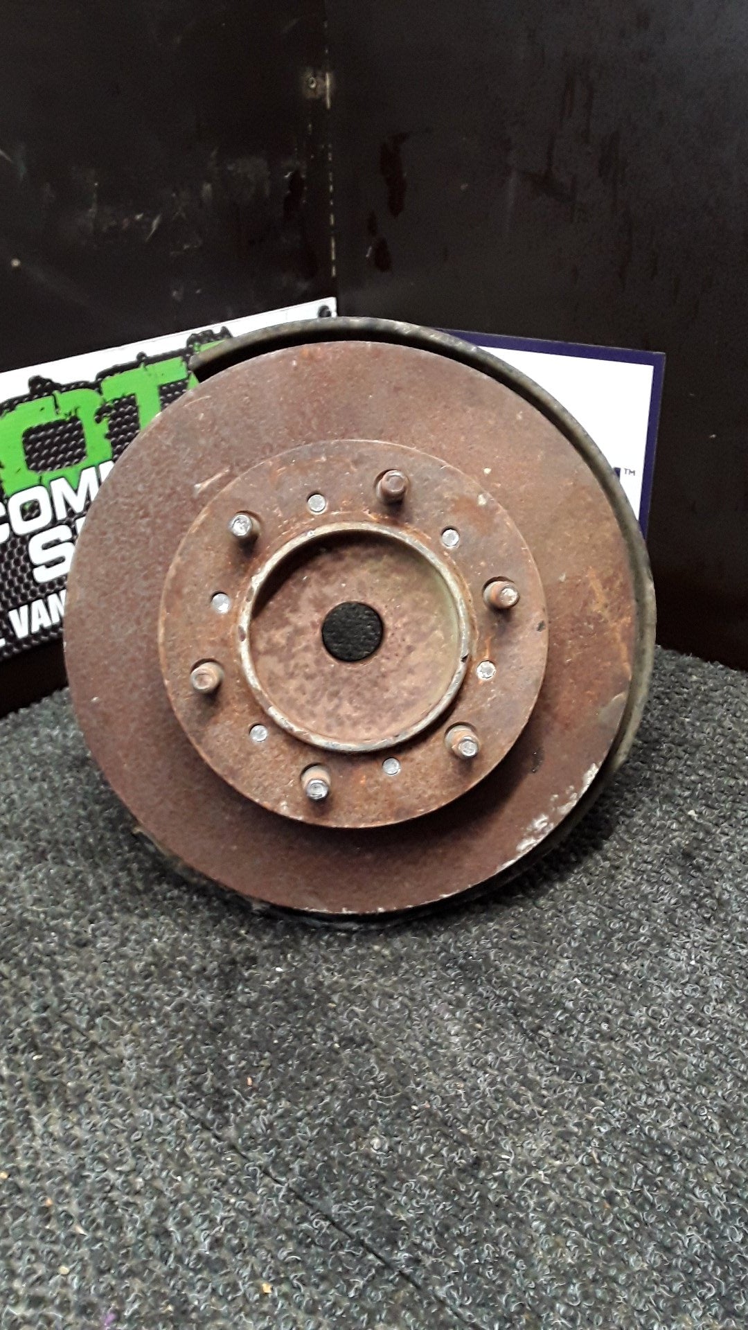 2005-2006 Toyota Hiace V H200 KDH200- Right Front Hub Assembly- (TAG6242)