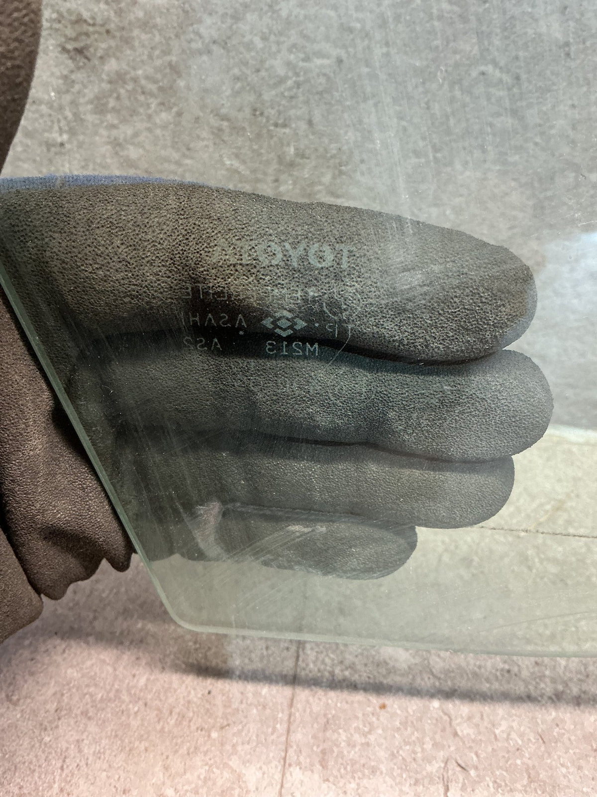1994-2000 Toyota RAV4 SXA11 - Right Front Door Glass - (TAG19005)