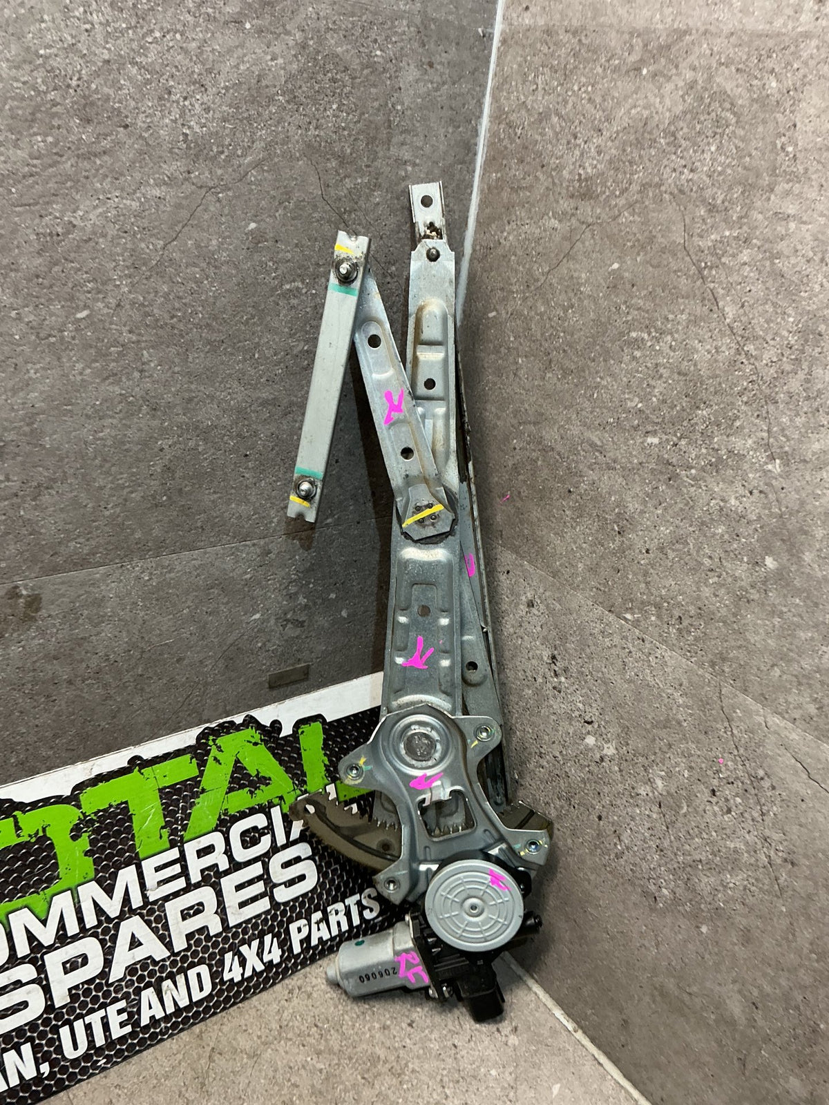 2012 Isuzu D-Max- Right Front Window Regulator/Motor- (TAG16637)