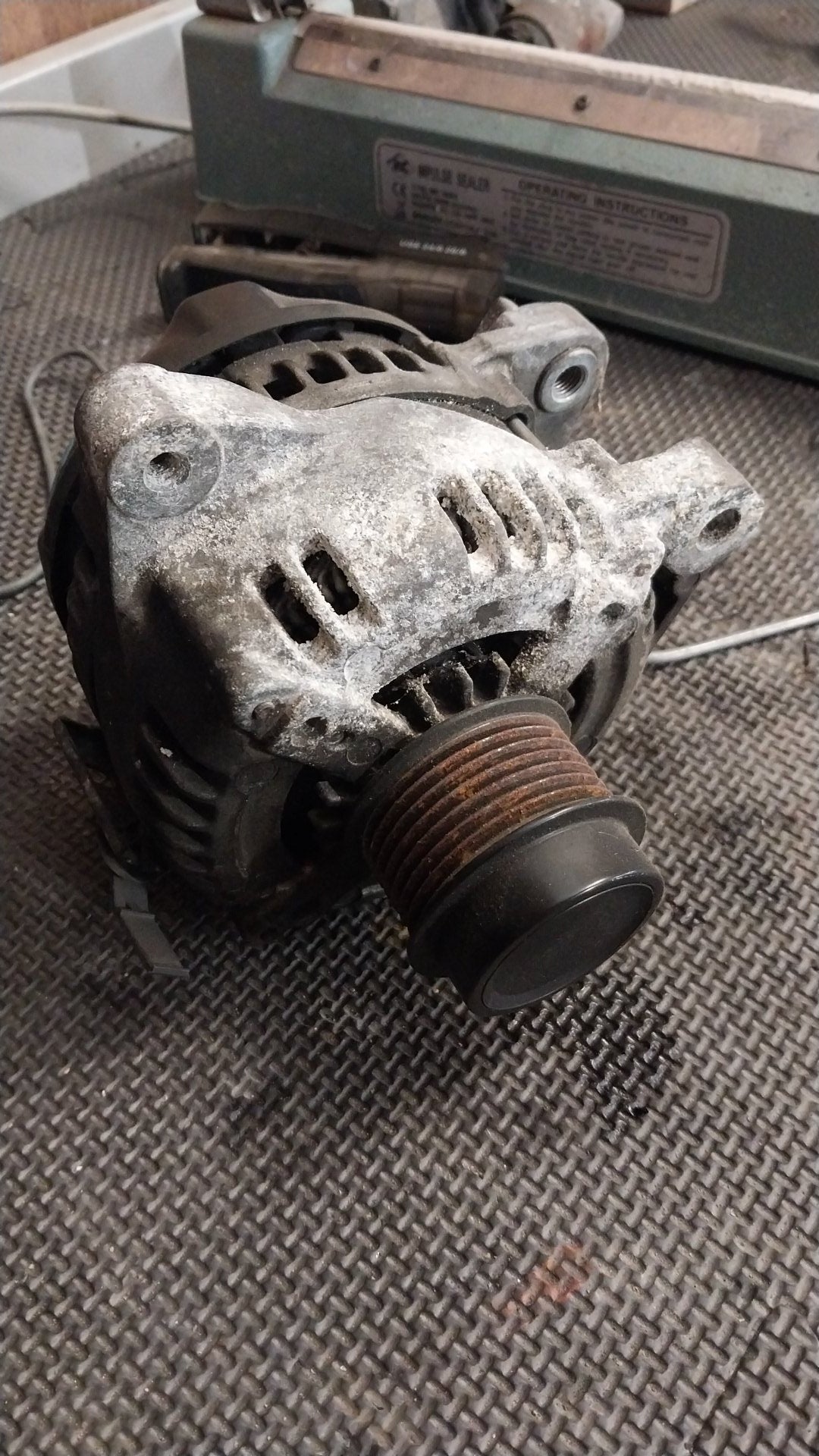 2006 Toyota Previa ACR50- Alternator- (TAG806)
