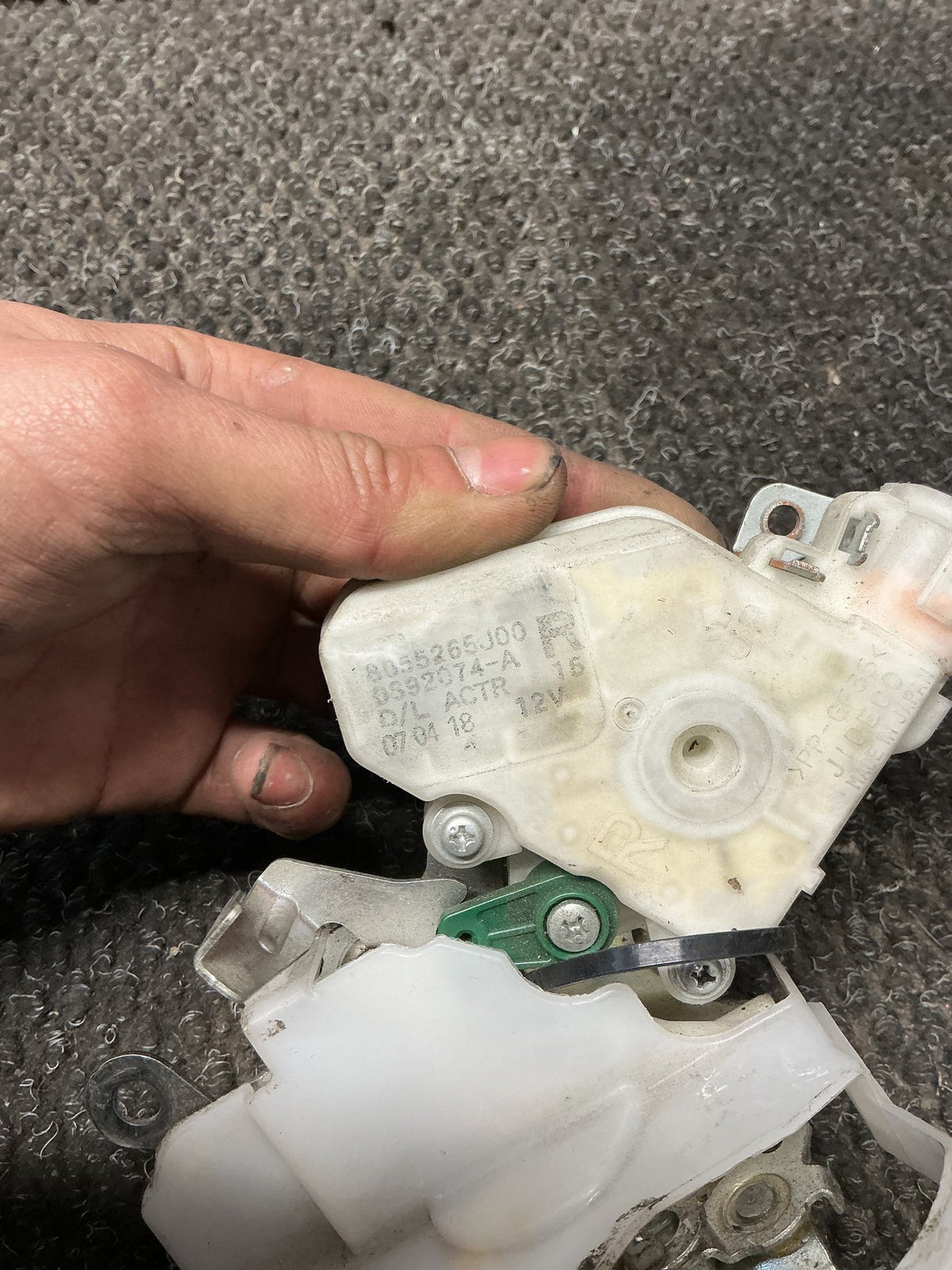 2001 Suzuki Grand Vitara 8W033- Tailgate Lock Actuator- (TAG10648)
