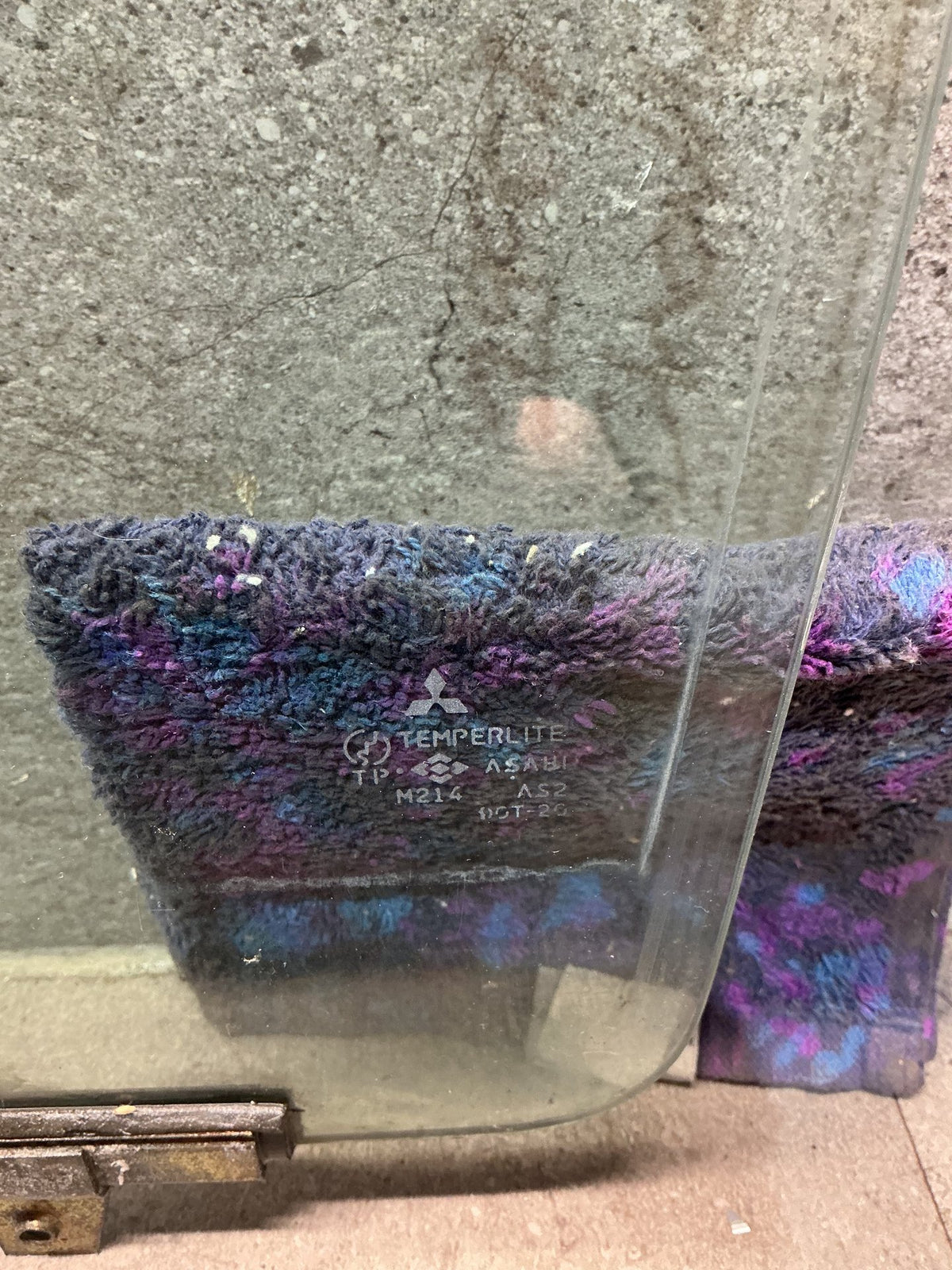 1997 Mitsubishi Challenger - Left Front Door Glass - (TAG19156)