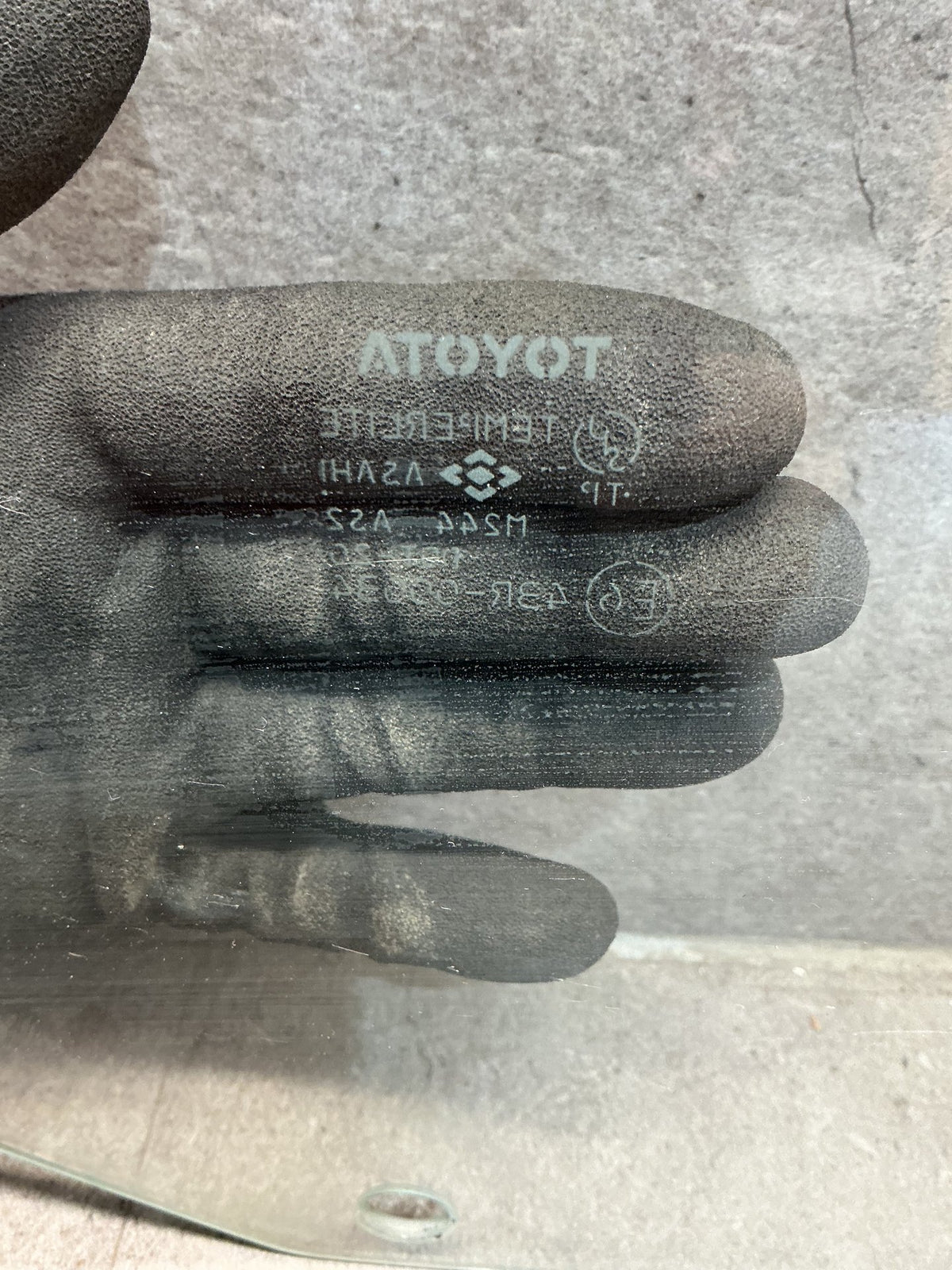 1992-2004 Toyota Hiace H100 - Right Front Door Glass - (TAG19021)