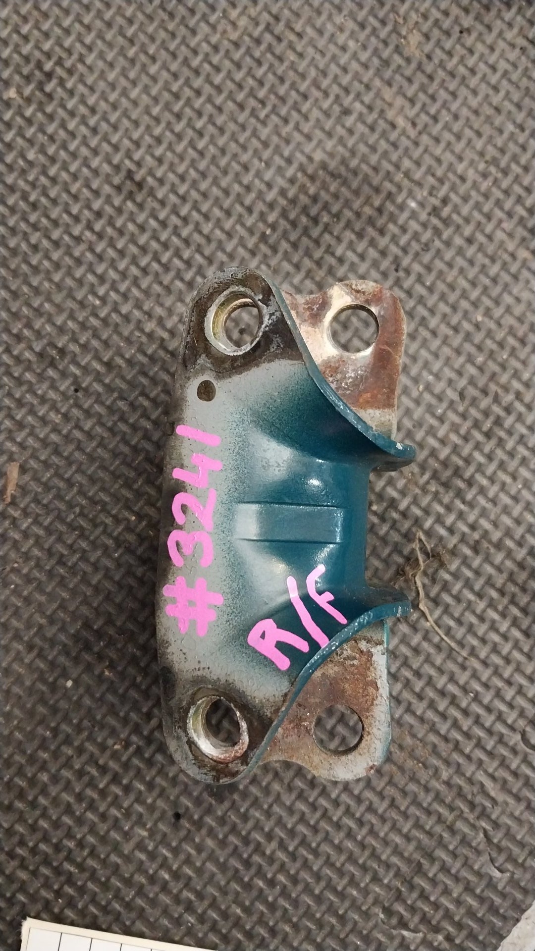 1986-2004- Right Front Door Bottom Hinge- (TAG3241) PN: RFBOTTOM