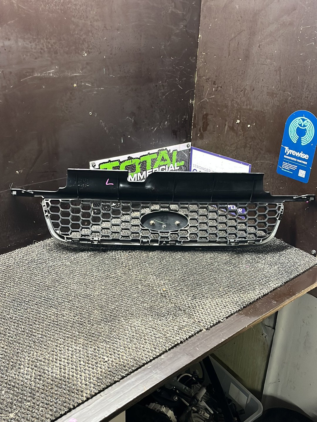 2005 Ford Escape- Grille- (TAG8580)