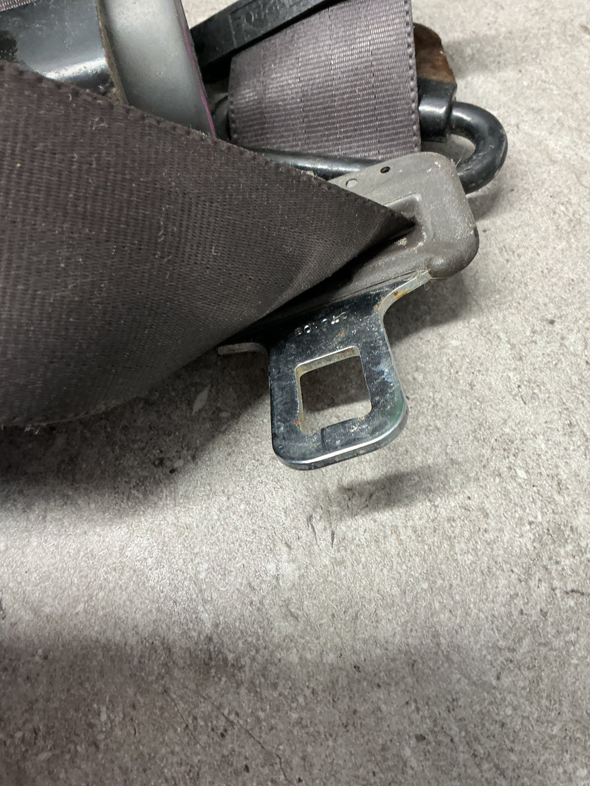 1993-2003 Toyota Hiace IV H100- Right Rear Seat belt- (TAG11737)