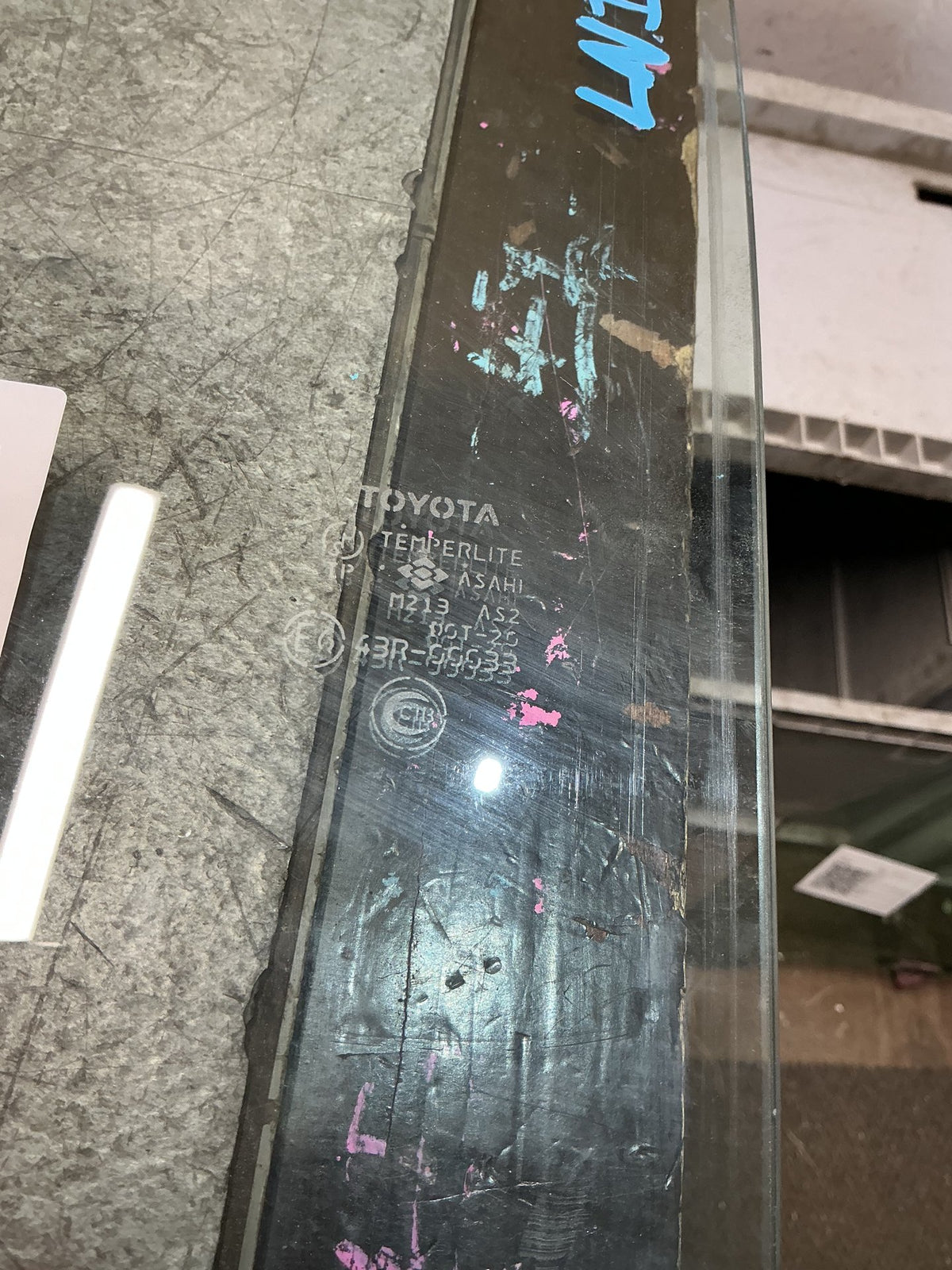 1994 Toyota Hilux ln160 - Left Front Door Glass - (TAG19108)