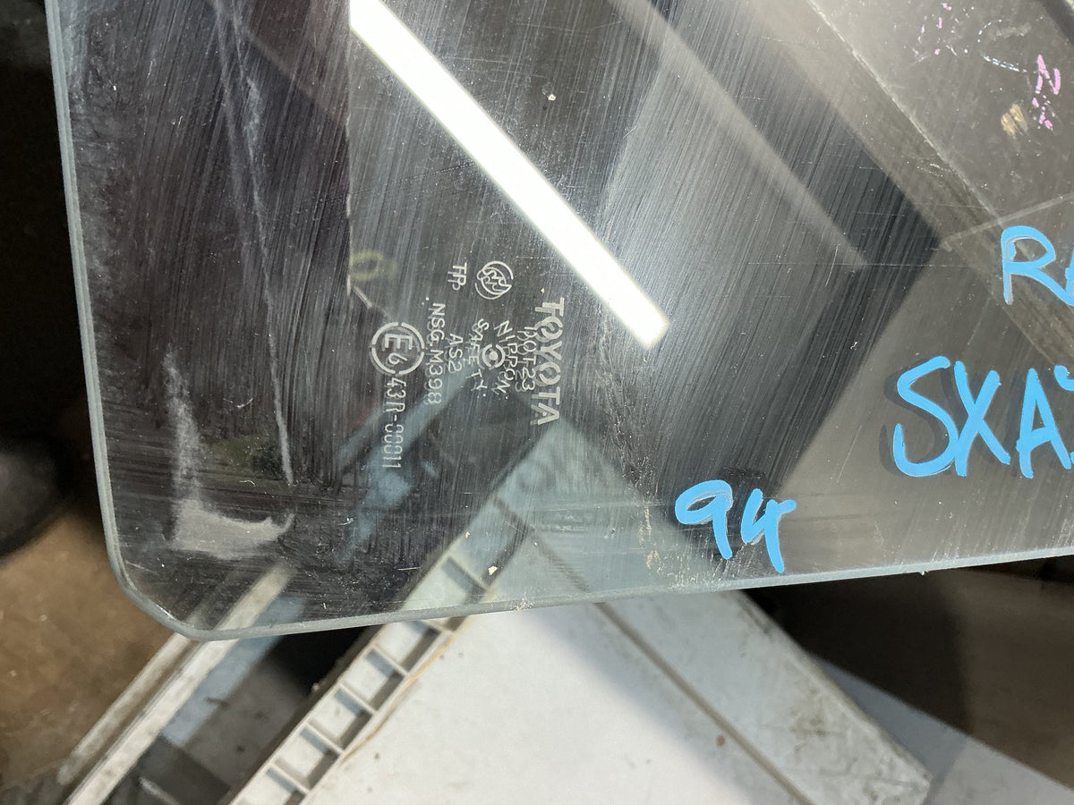 1994 Toyota RAV4 SXA10 - Left Front Door Glass - (TAG19127)