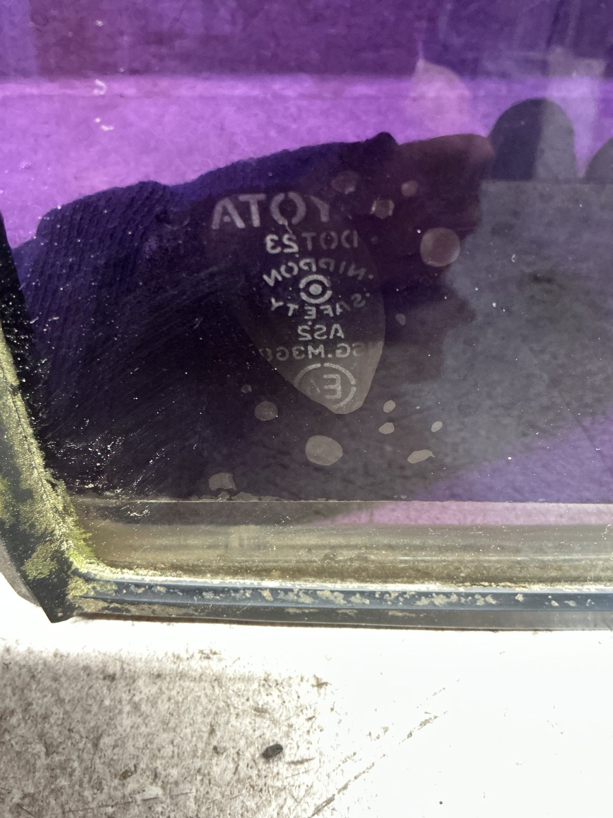 1996-2000 Toyota Land Cruiser J90 - Right Rear Quarter Door Glass - (TAG18053)