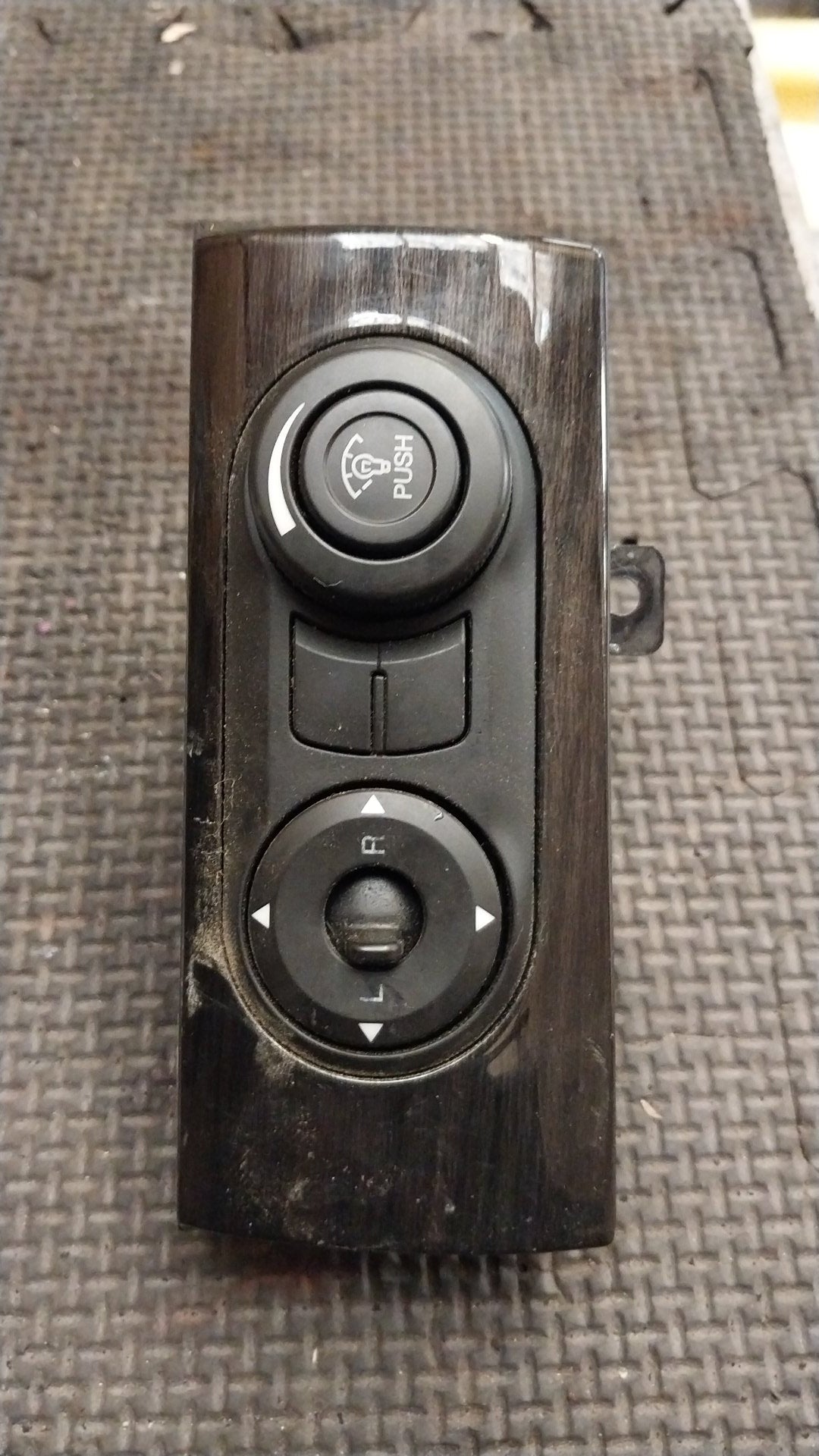 2014 Holden Captiva 7 CG- Mirror Adjuster Switch- (TAG4149)