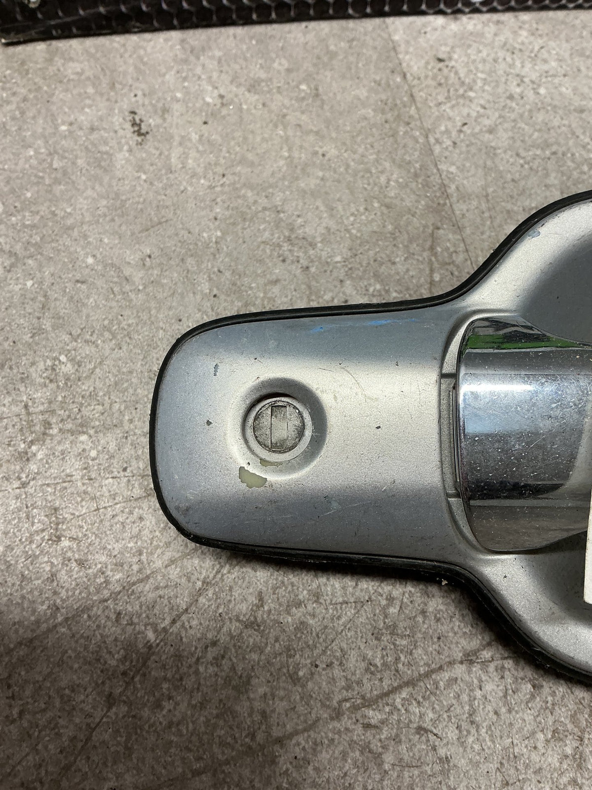 2004 Holden Rodeo 5W037- Right Front Door Exterior Handle- (TAG14745)