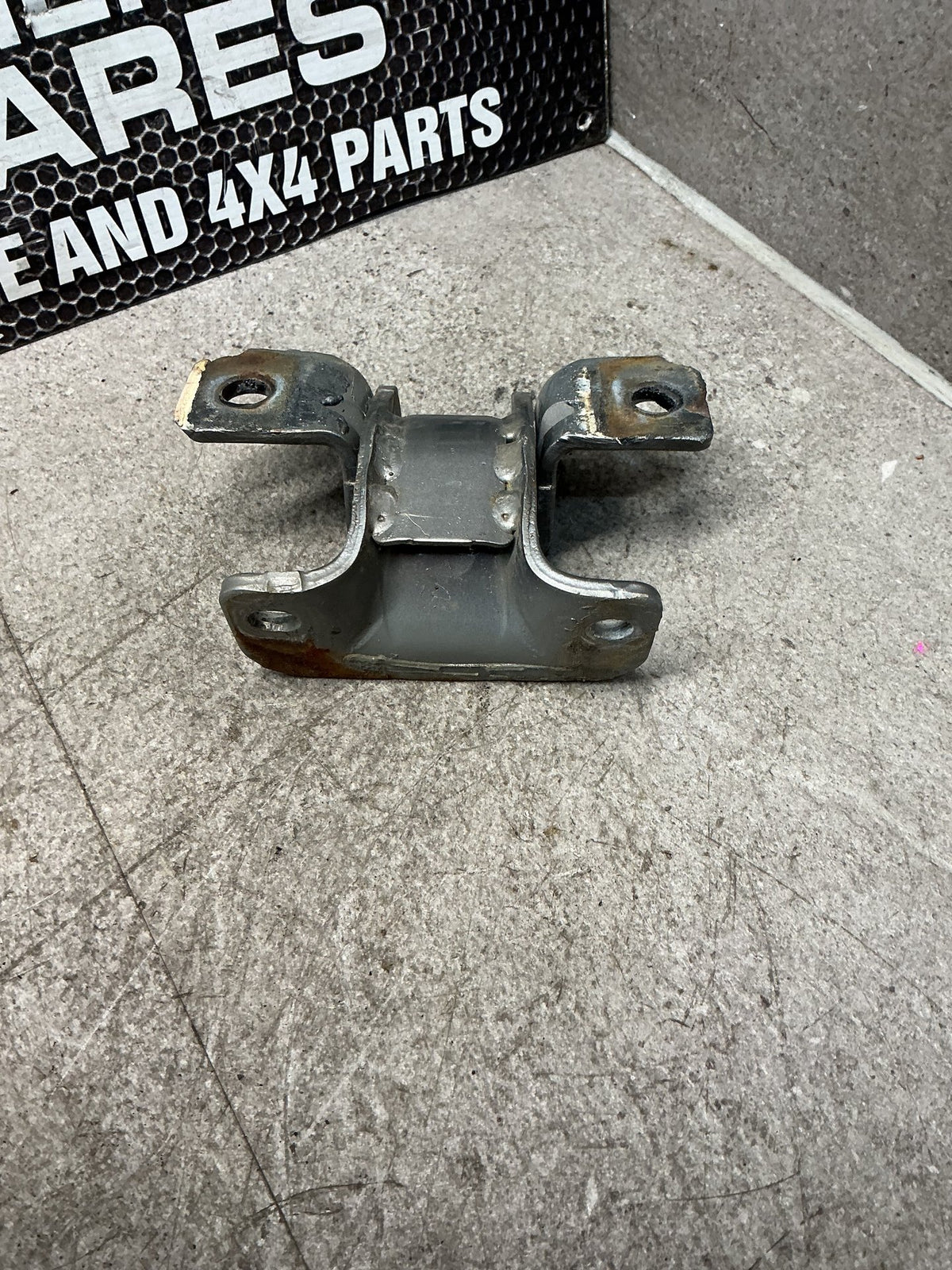 2011 Nissan Caravan VWE25- Left Front Door Top Hinge- (TAG15123)