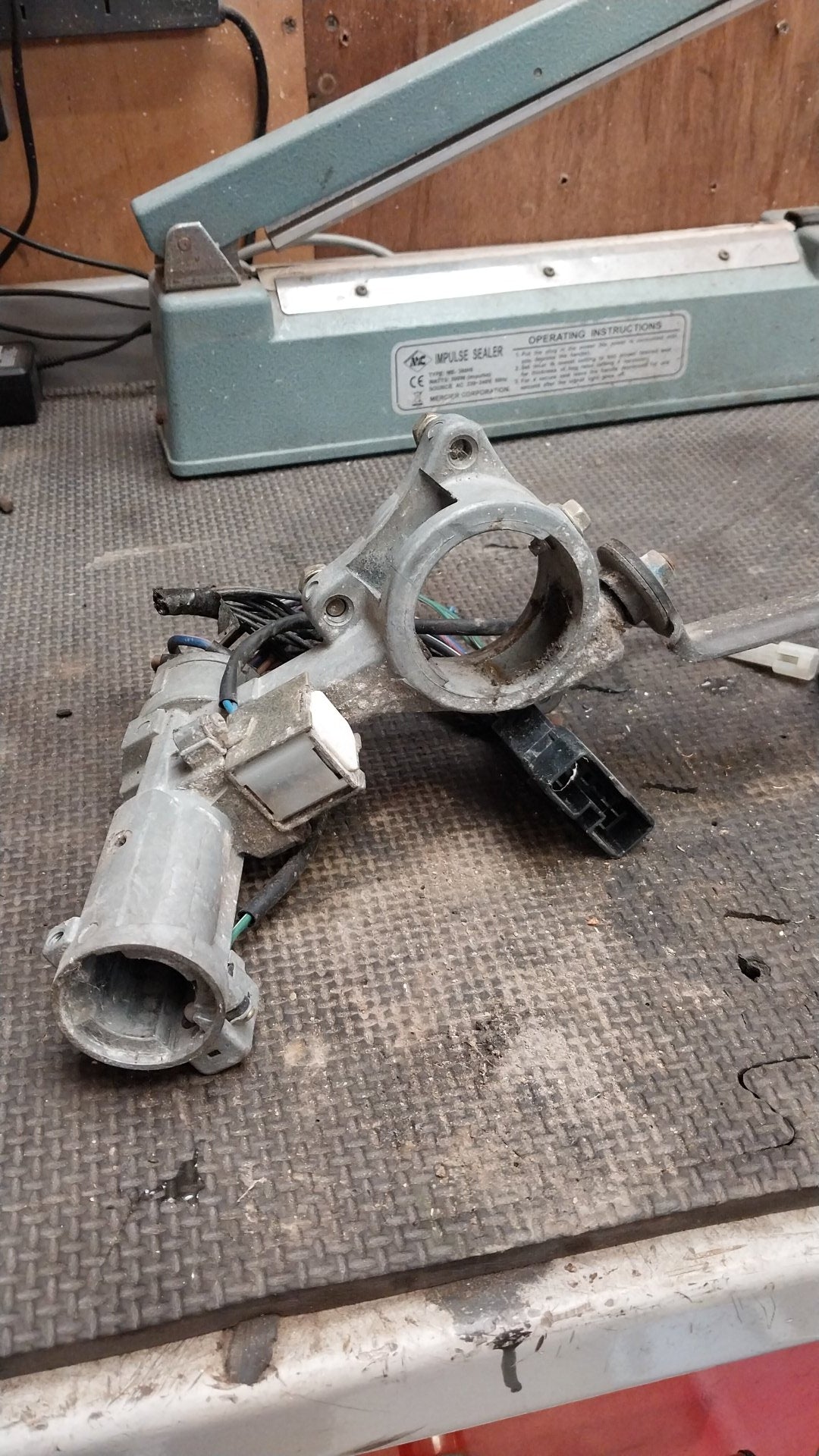 1993-2004 Toyota Hiace IV H100- Ignition Barrel- (TAG3873)