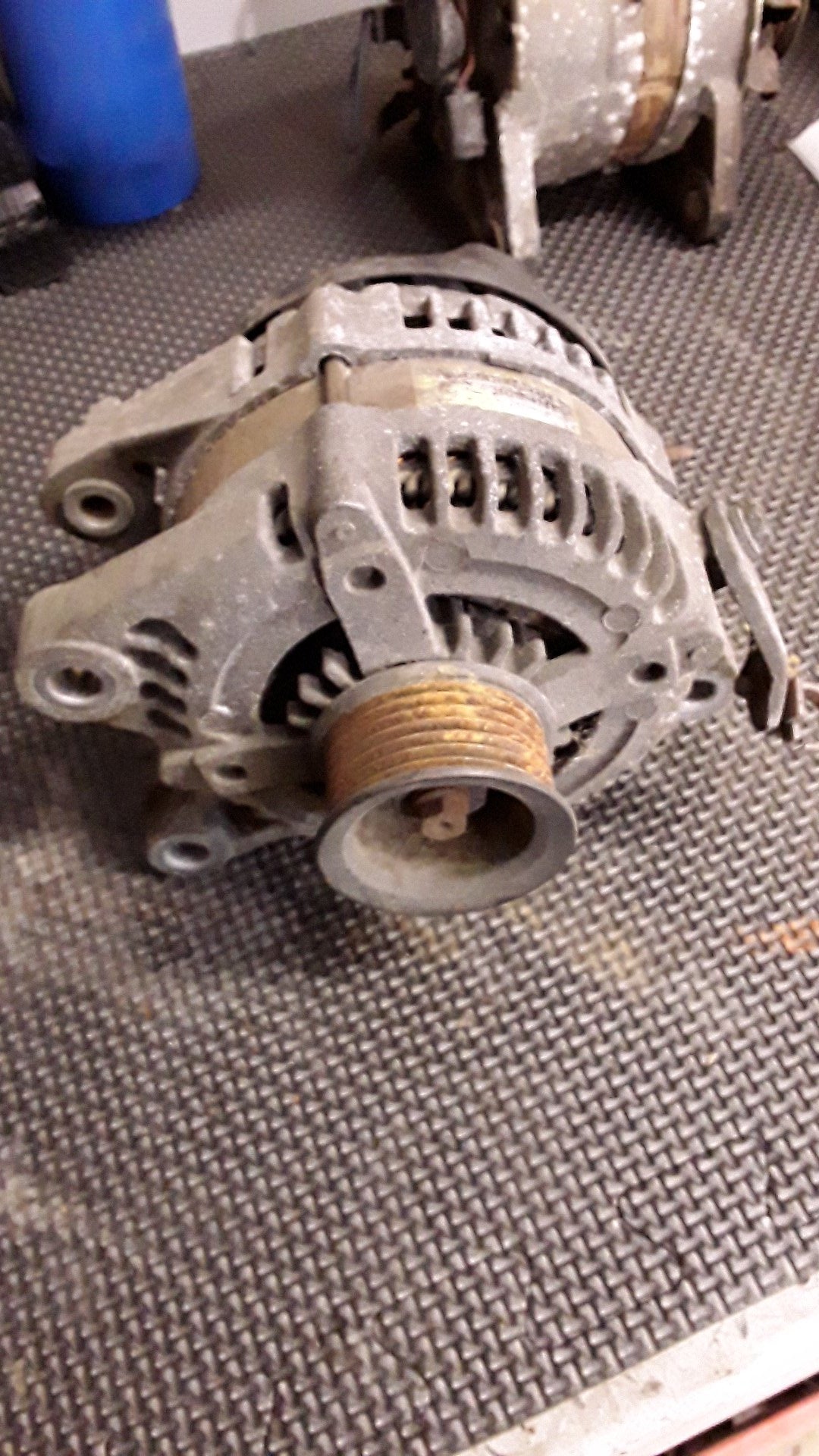 Toyota Hiace trh200- Alternator- (TAG484)