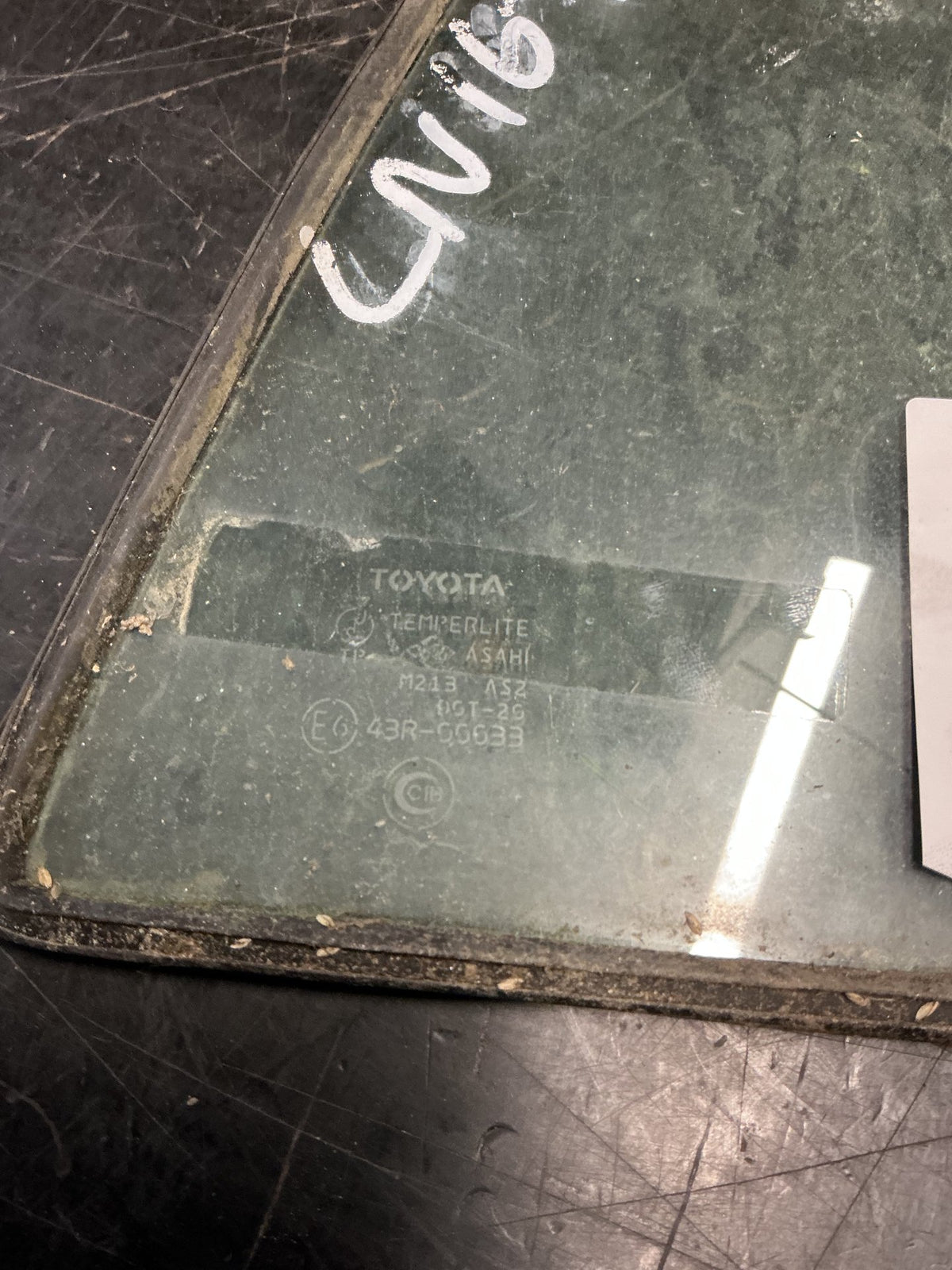 1997-2004 Toyota Hilux ln167 - Left Rear Screen Window - (TAG18633)