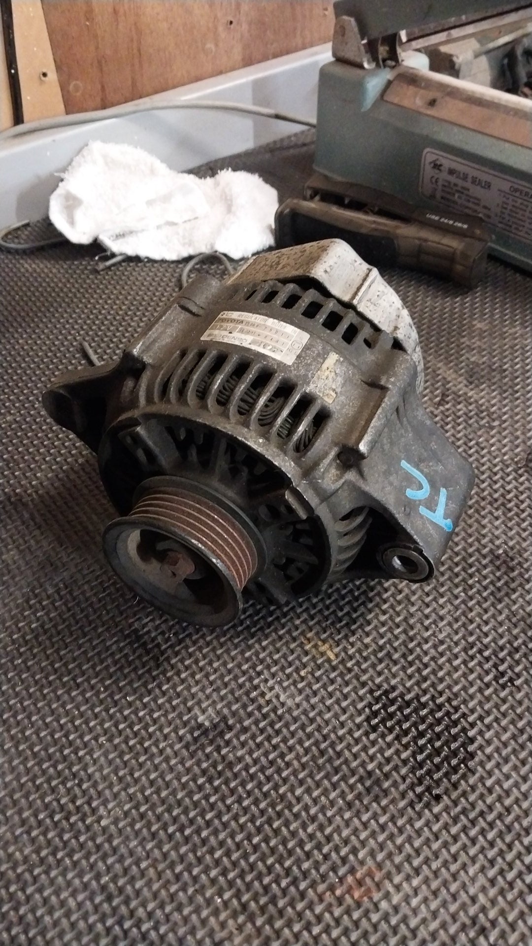 1996-2000 Toyota Hiace RZH1*- Alternator- (TAG813)
