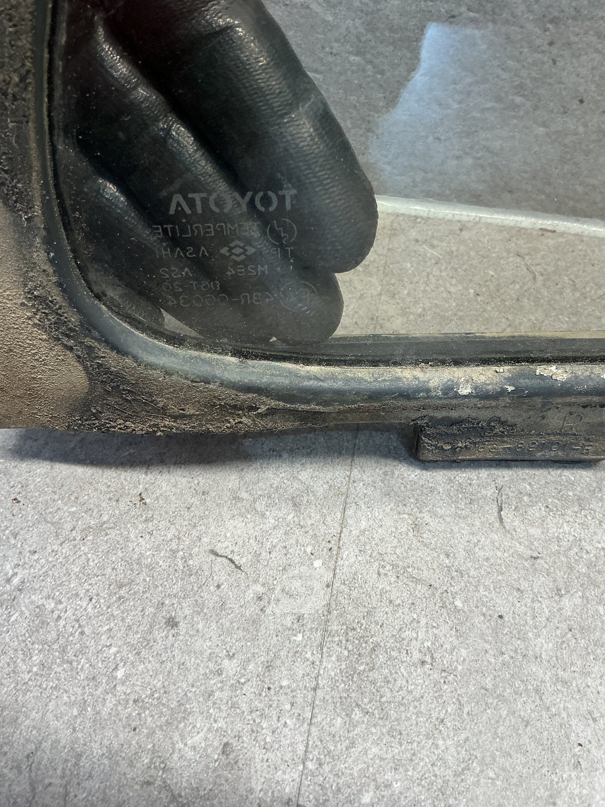 1994 Toyota Hilux Surf KZN130- Right Rear Quarter Door Glass- (TAG13536)
