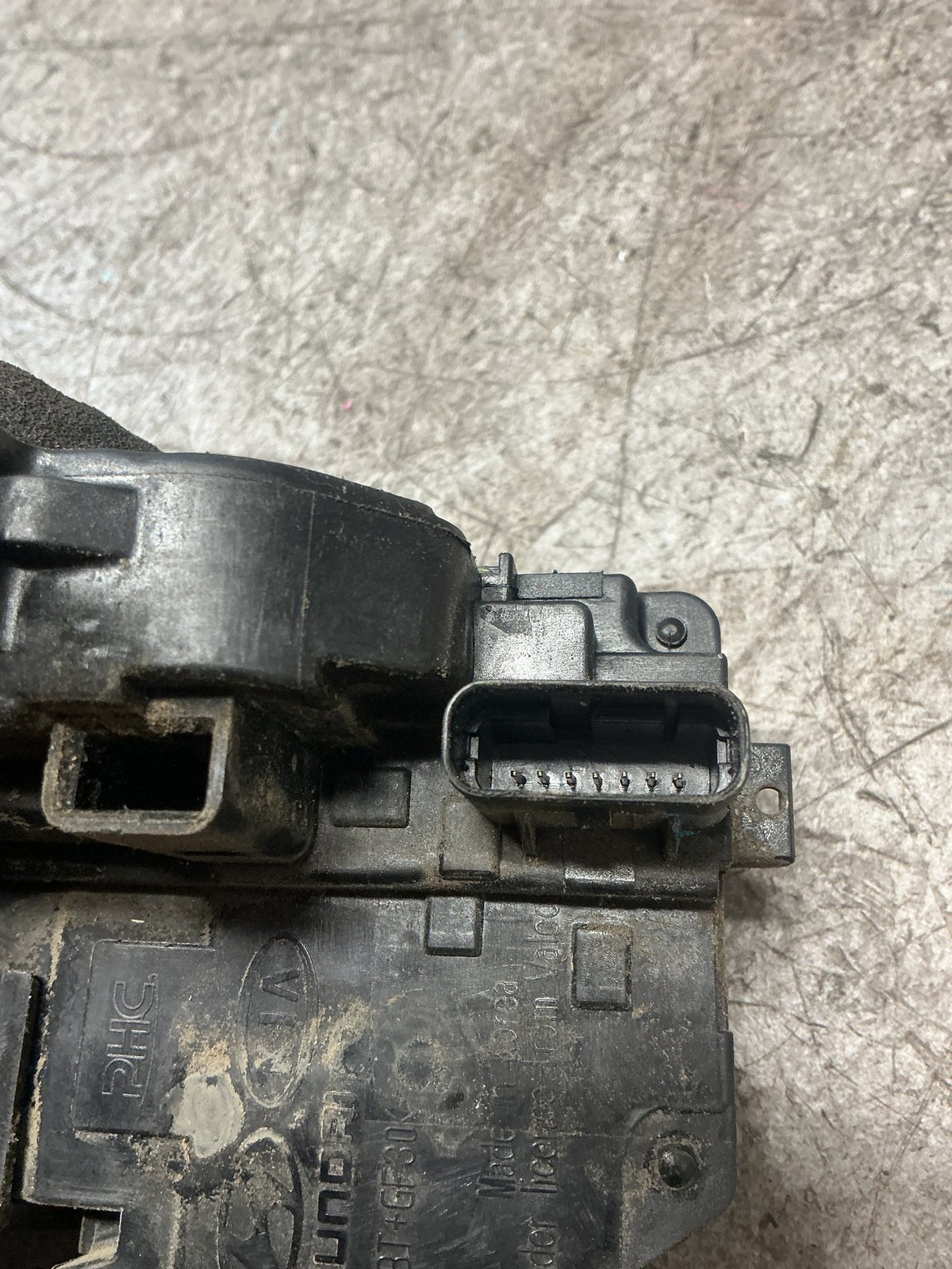 2011 Hyundai Santa Fe - Right Front Door Lock Actuator - (TAG19482)
