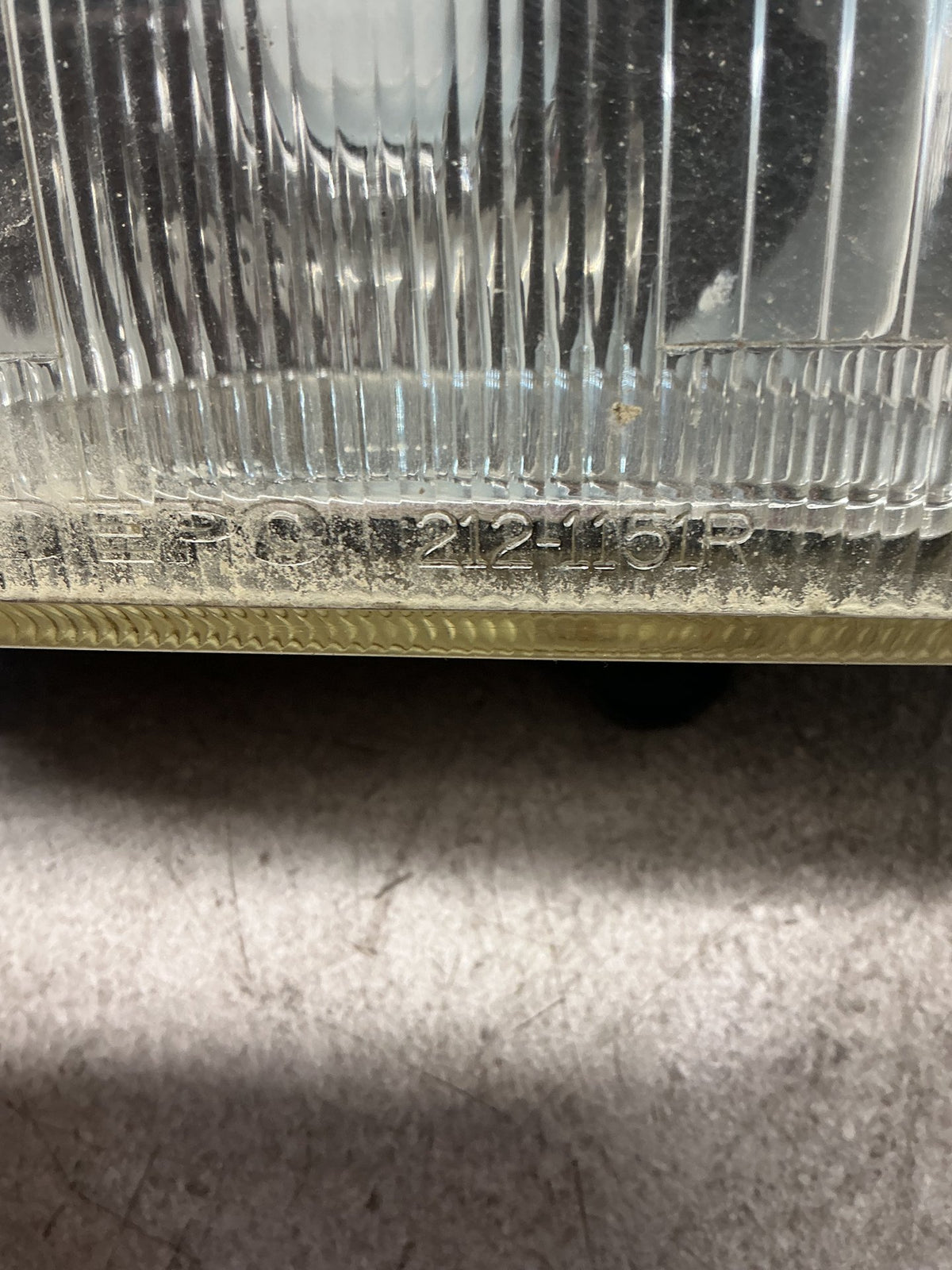 1994 Toyota Hilux Surf KZN130- Right Headlight- (TAG13461)