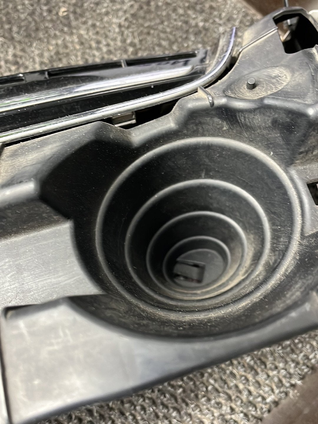 2013 Ford Kuga- Grille- (TAG8235)