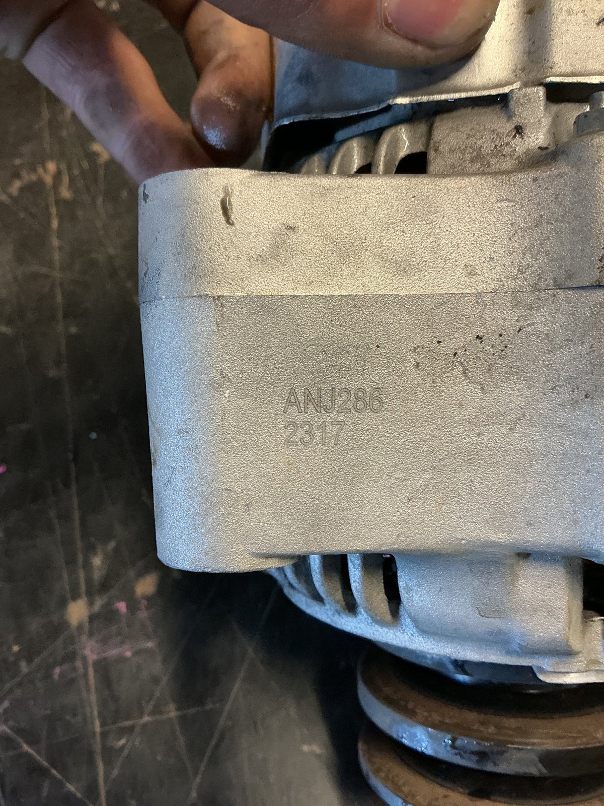 1997 Toyota Land Cruiser Prado KZJ95 - Alternator - (TAG18563)