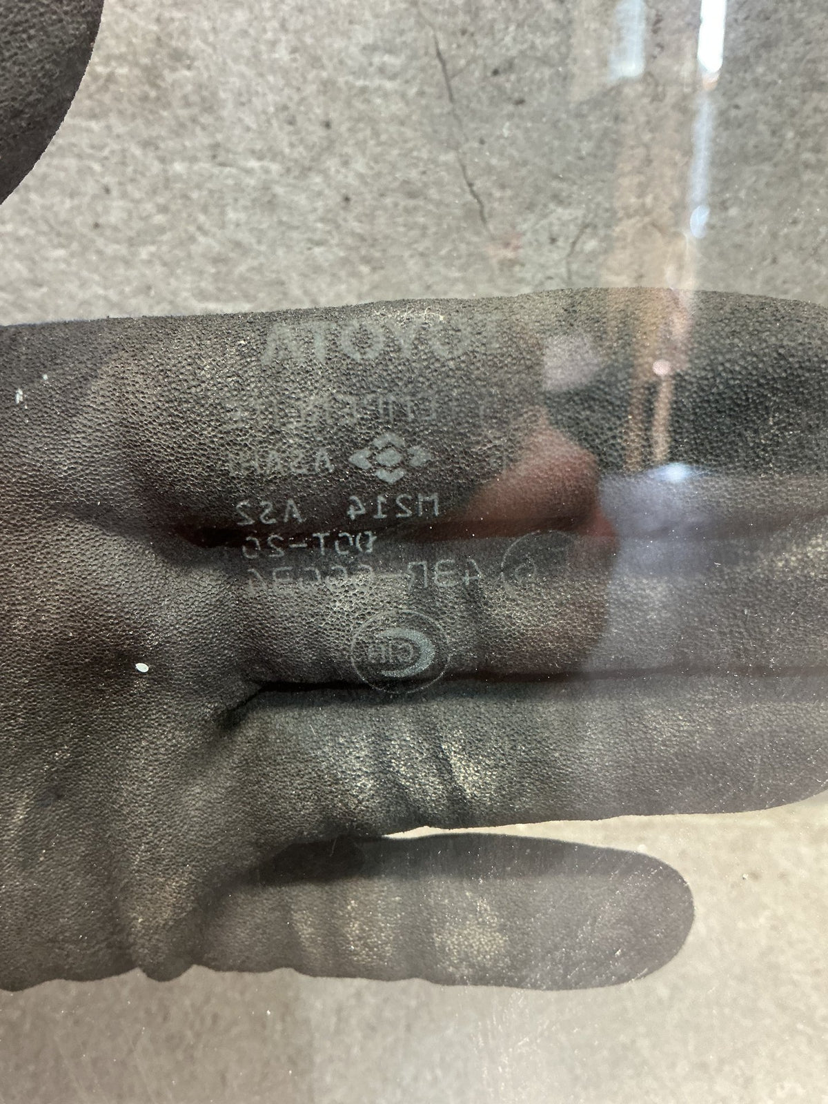1992-2004 Toyota Hiace H100 - Right Front Door Glass - (TAG19018)