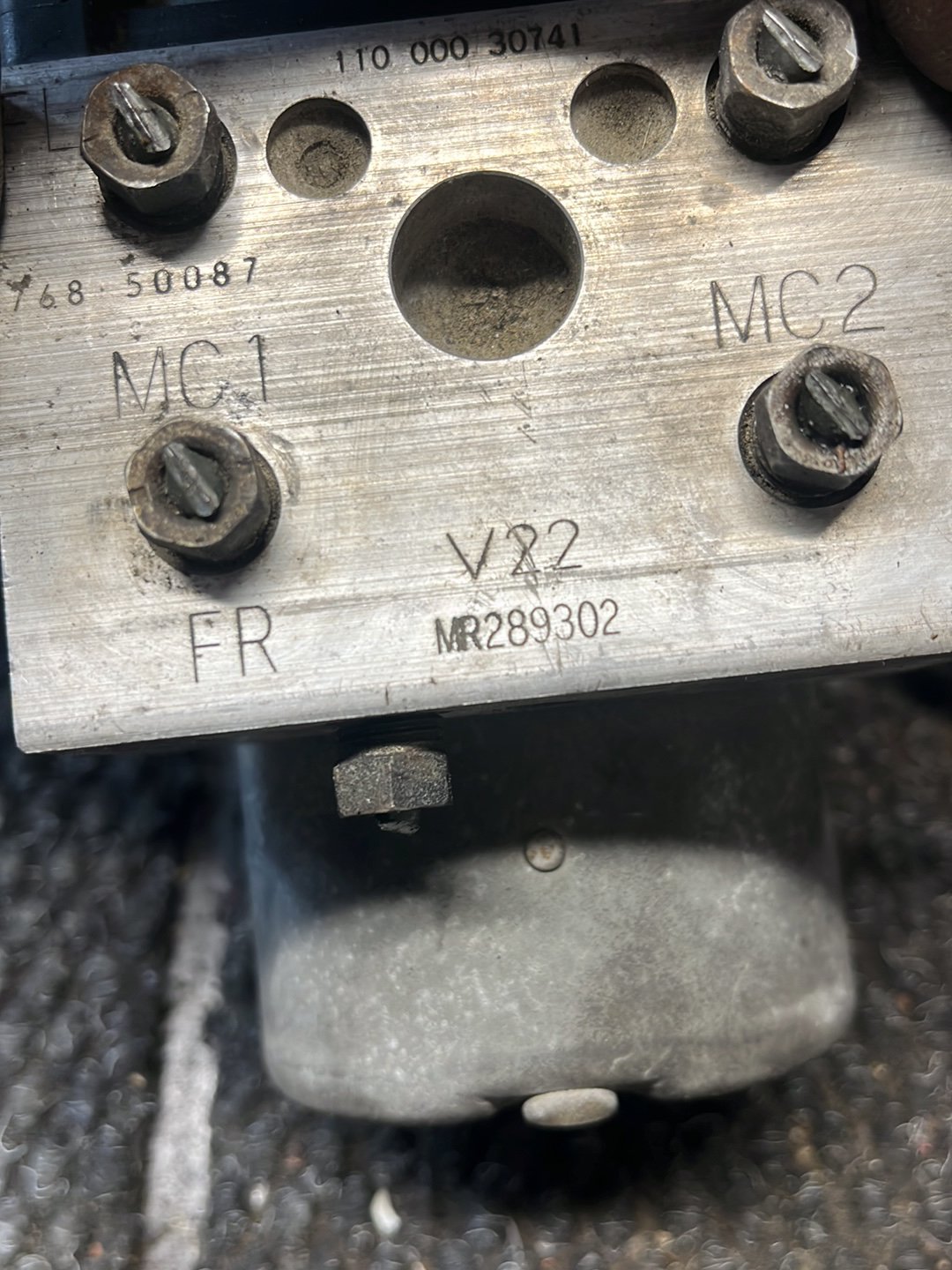 1994-1999 Mitsubishi Pajero II V2*C- ABS Pump/Modulator- (TAG9682)
