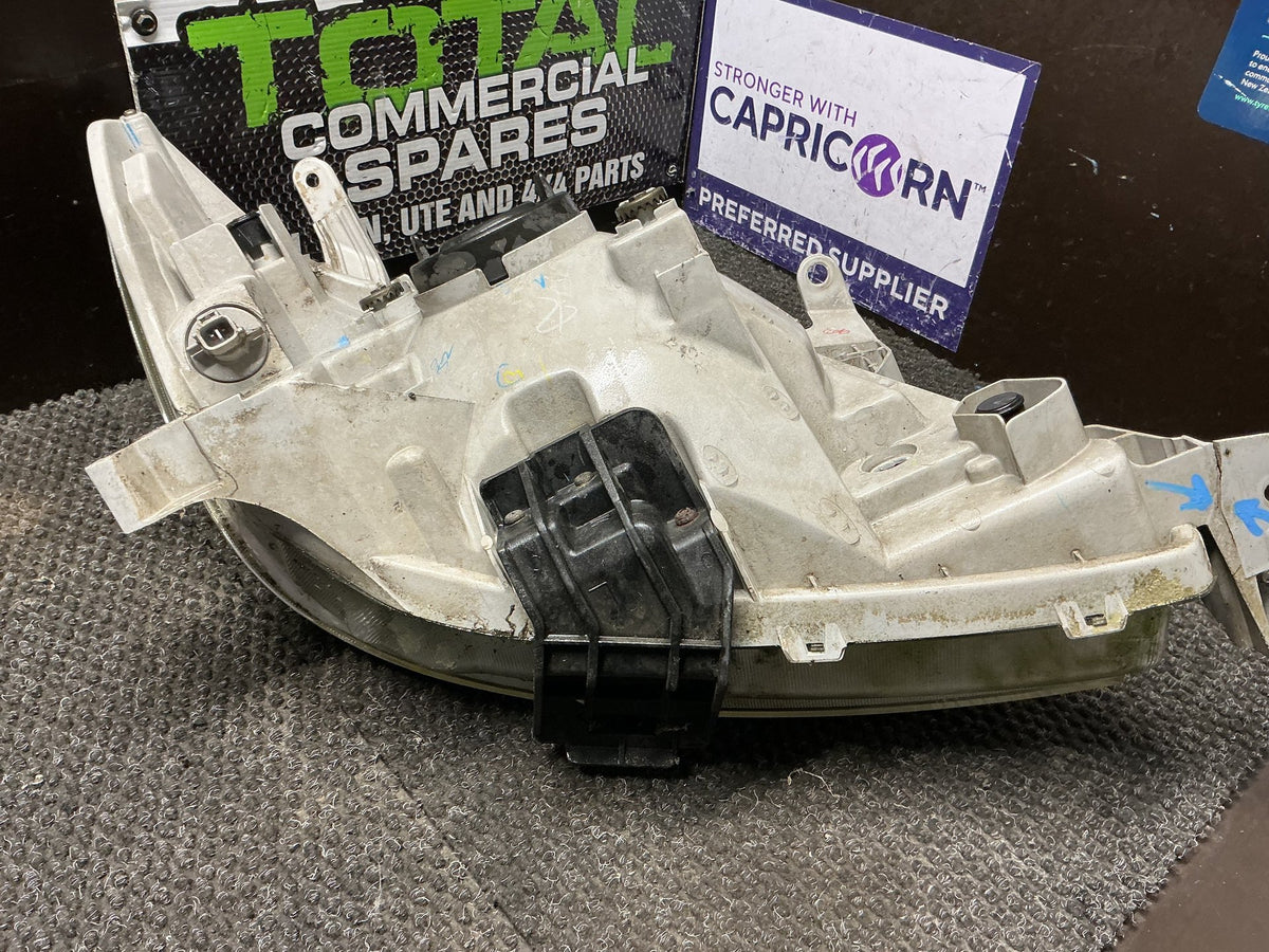 2006 Toyota Hilux- Left Headlight- (TAG10601)