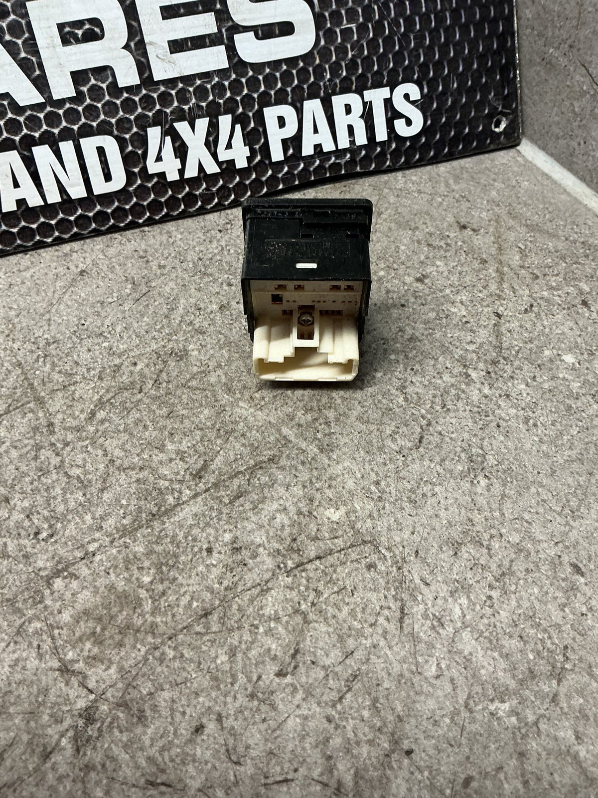 2007-2014 Toyota Highlander U40- Mirror Adjuster Switch- (TAG15287)