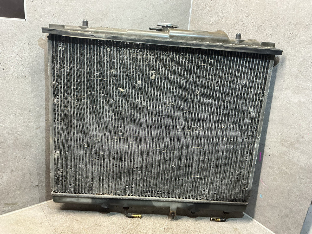 2002 Mitsubishi Pajero- Radiator- (TAG16792)
