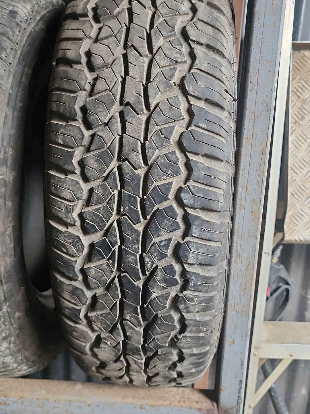 - Tyre- (TAG12793) PN: 215/75 R15 100T ROYAL BLACK