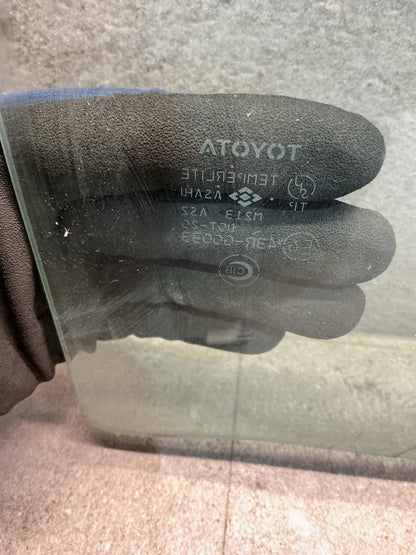 1994 Toyota Hilux LN147 - Right Front Door Glass - (TAG19092)