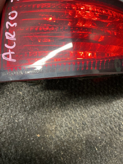 2000-2005 Toyota Estima ACR30- Right Taillight- (TAG9860)