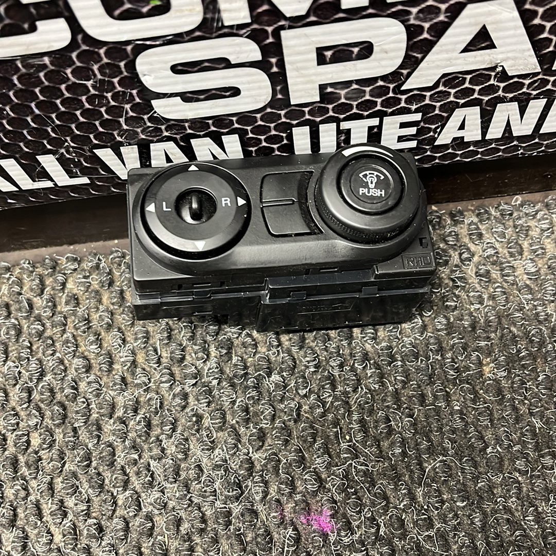2016 Holden Captiva 7- Mirror Adjuster Switch- (TAG8007)