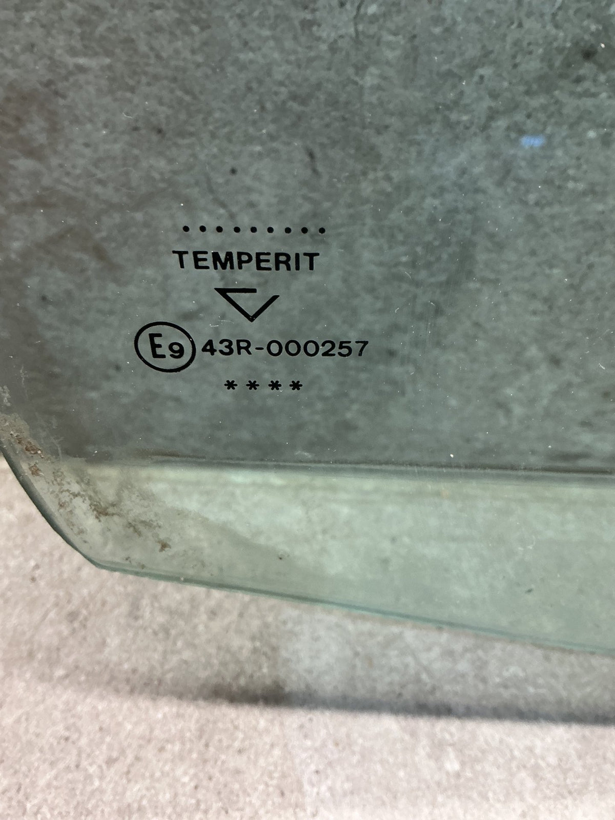1993-2006 Nissan Terrano R20 - Right Front Door Glass - (TAG19146)