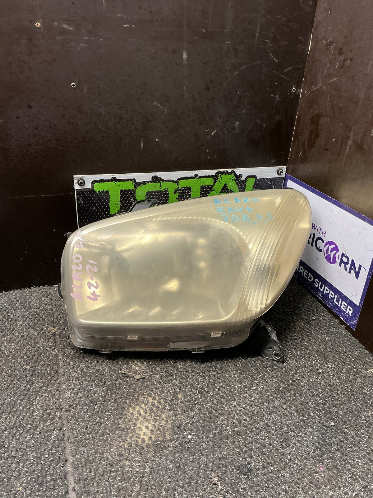 2000-2006 Toyota RAV4 ACA20- Left Headlight- (TAG9641)