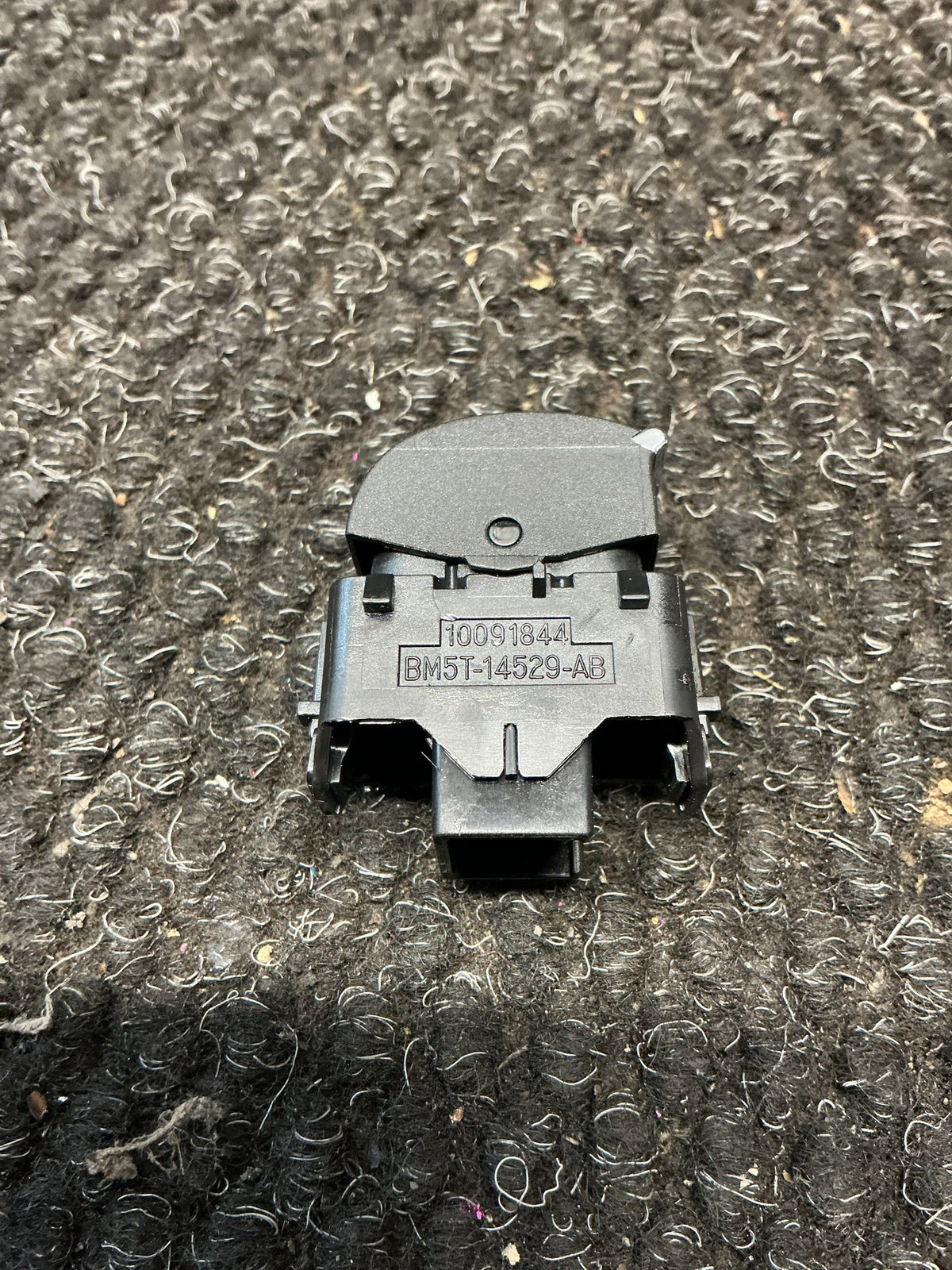2013-2014 Ford Kuga II TF- Left Front Window Switch- (TAG9631)
