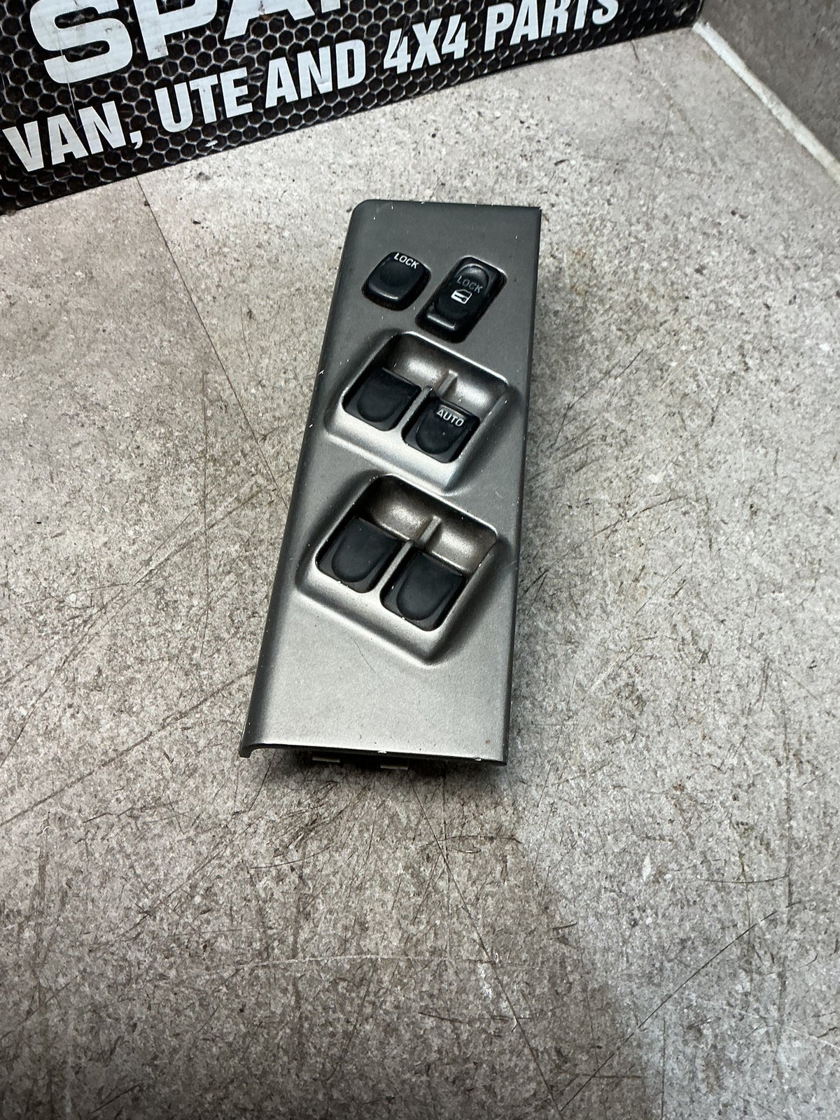 1995 Isuzu Bighorn UBS69GW- Master Power Window Switch- (TAG16383)
